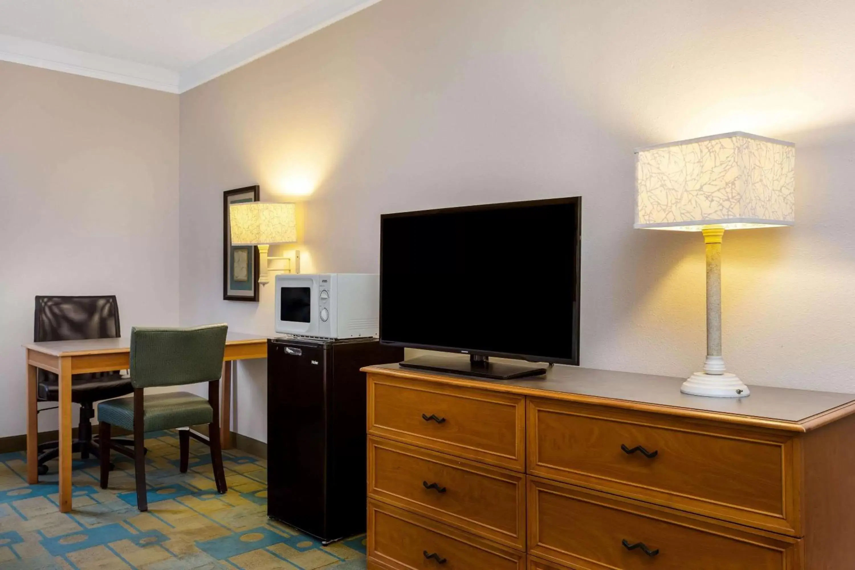 Photo of the whole room, TV/Entertainment Center in La Quinta by Wyndham St. Pete-Clearwater Airport