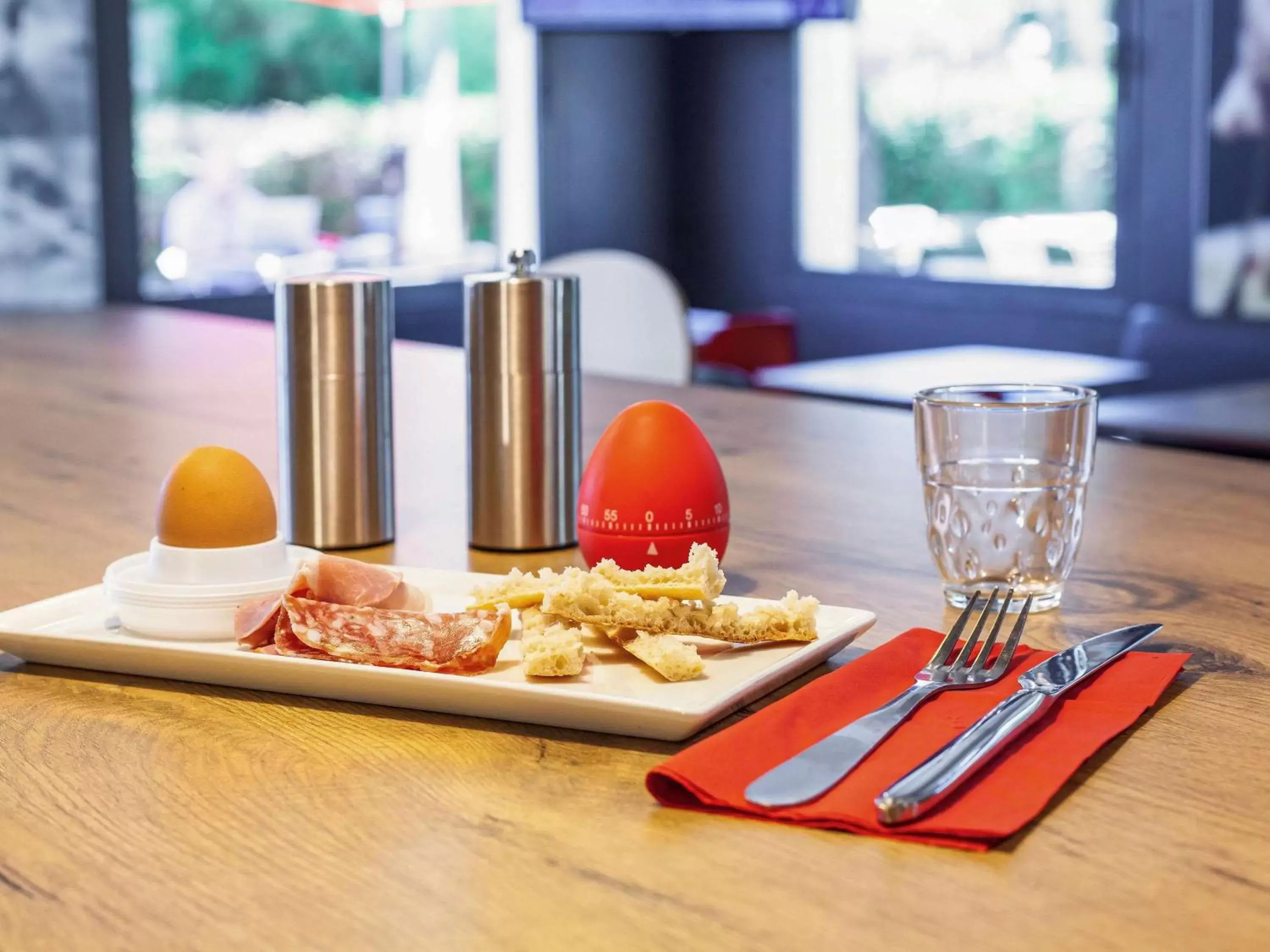 Restaurant/places to eat in ibis Mulhouse Ile Napoleon