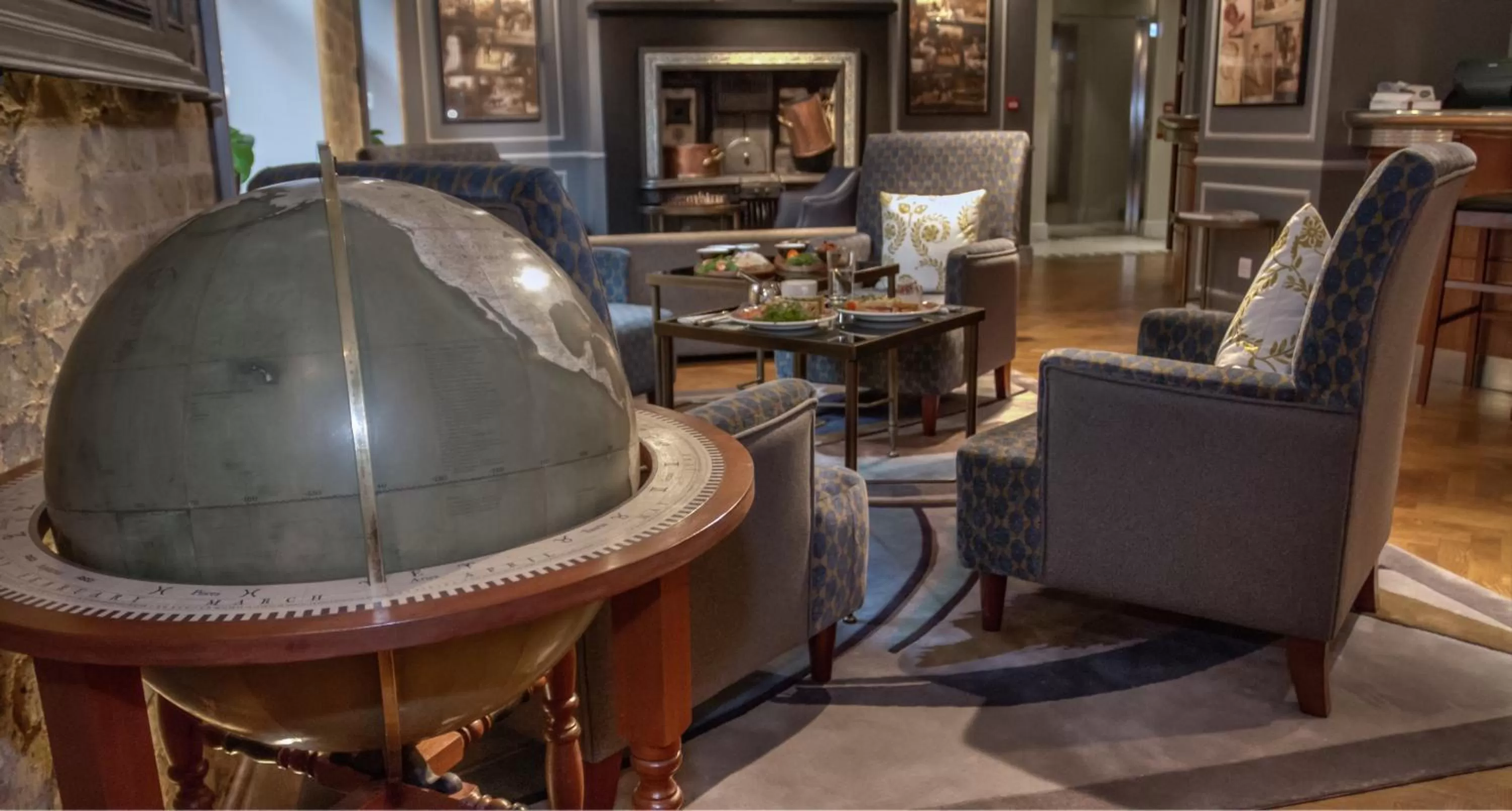 Lounge or bar in Morton Hotel