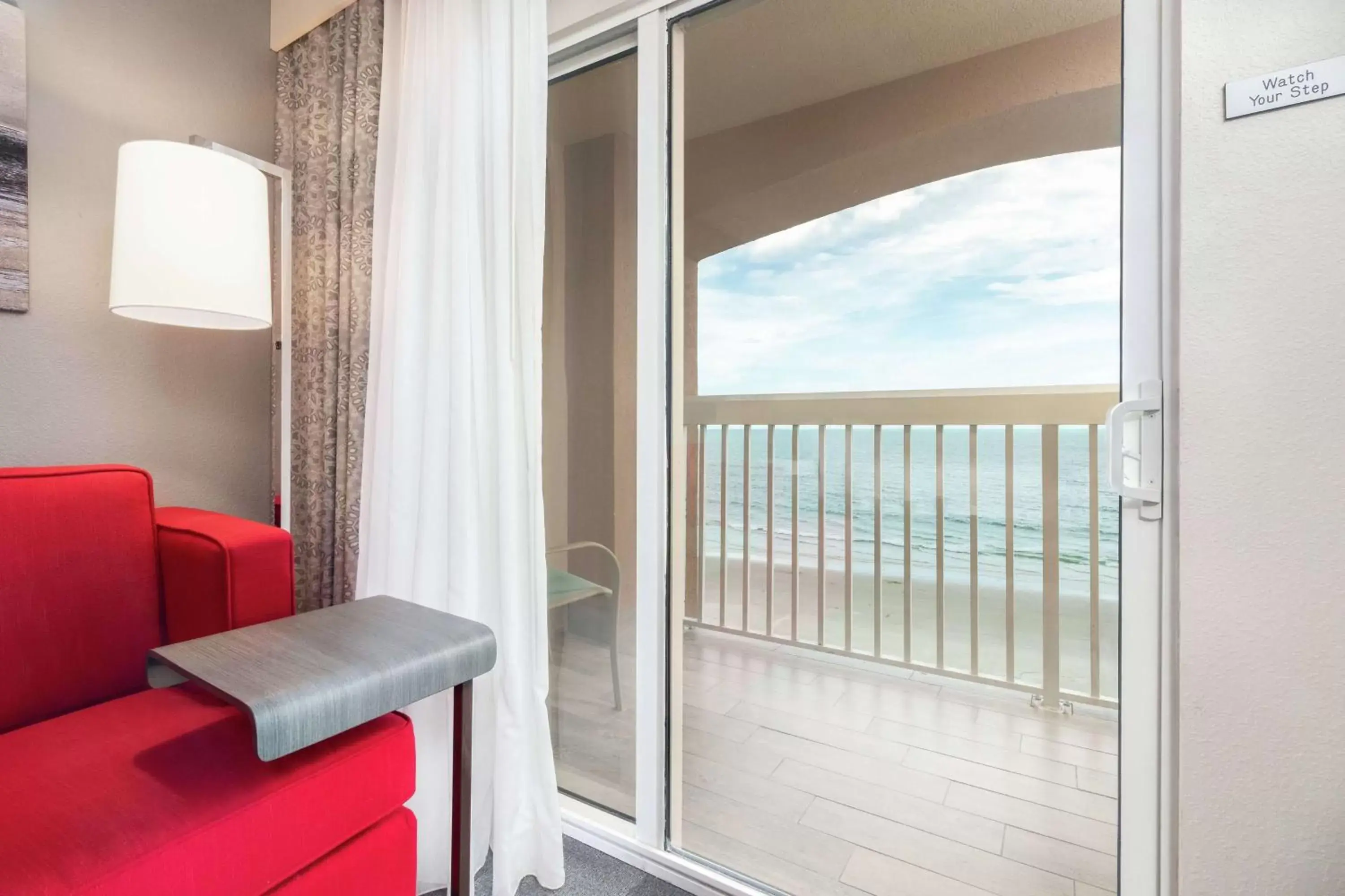 Living room in Hampton Inn Daytona Shores-Oceanfront