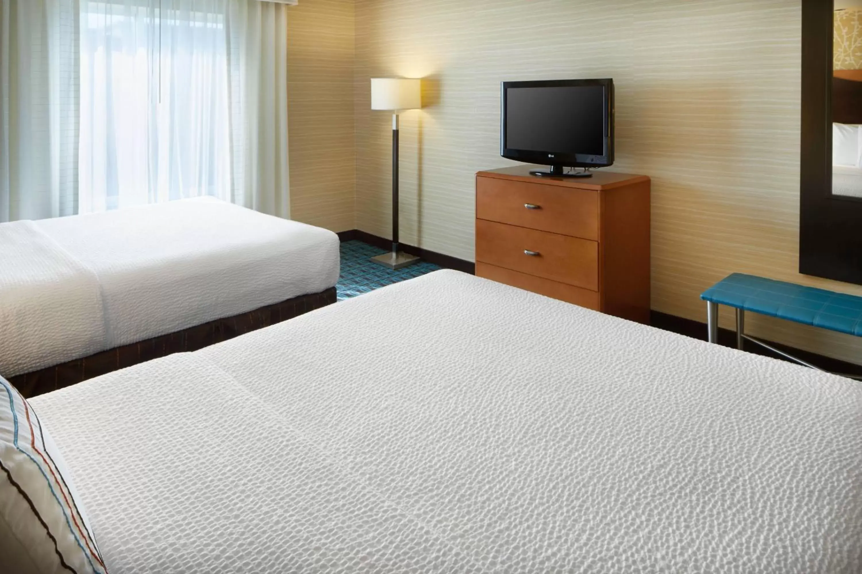 Photo of the whole room, Bed in Fairfield Inn and Suites Columbus Polaris