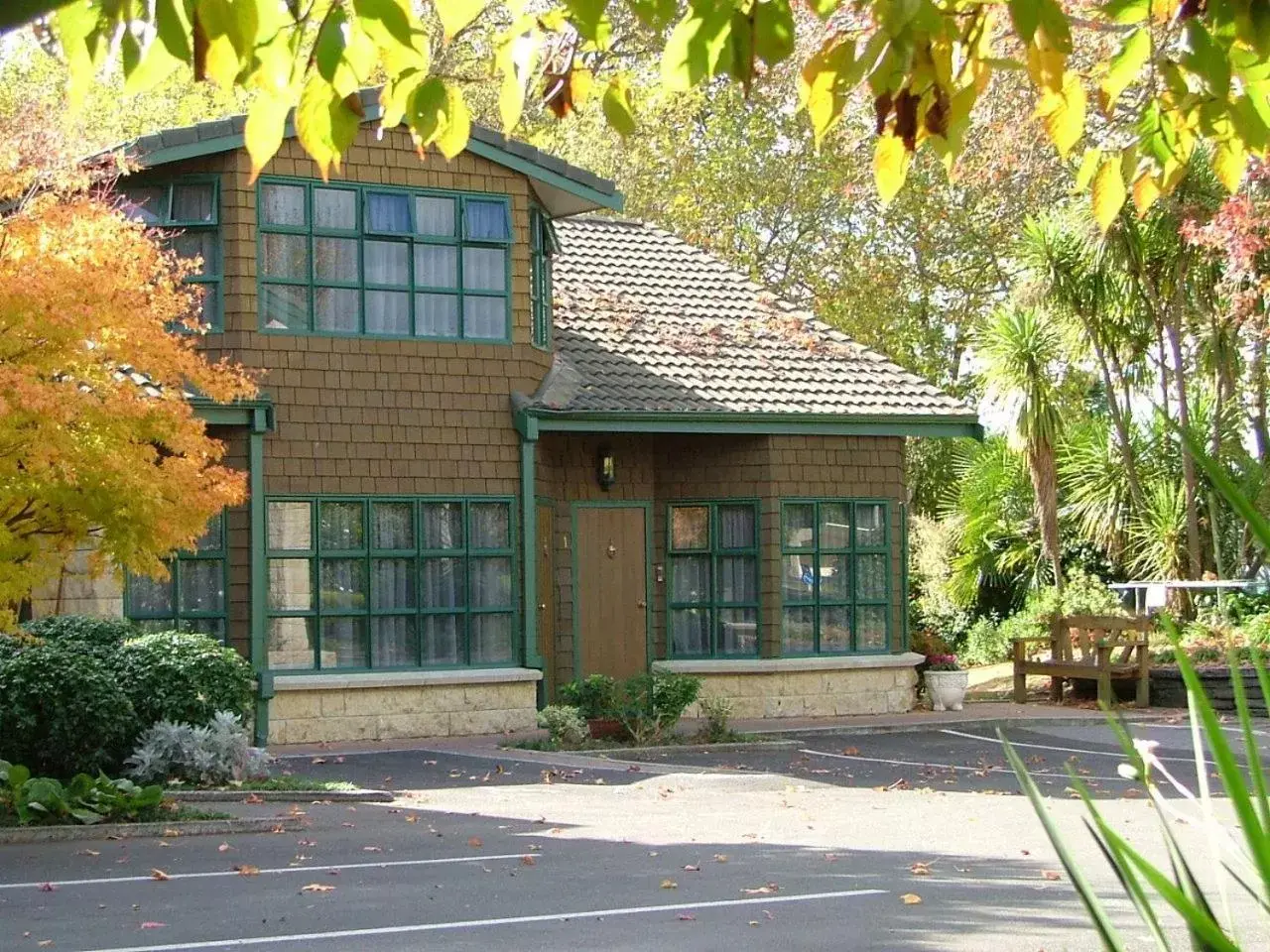 Property Building in Cambridge Mews Motel