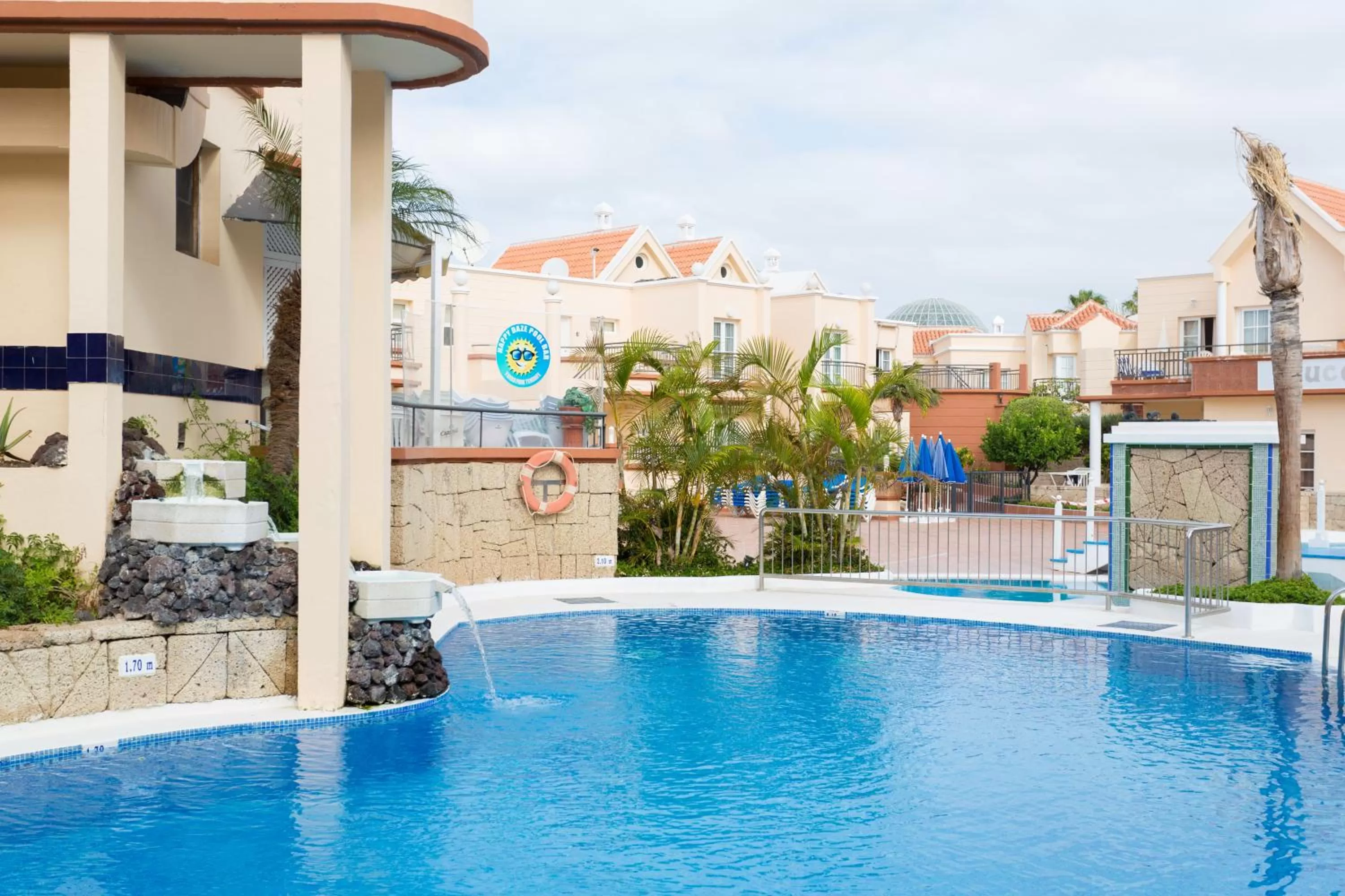 Swimming pool in Yucca Park ApartHotel