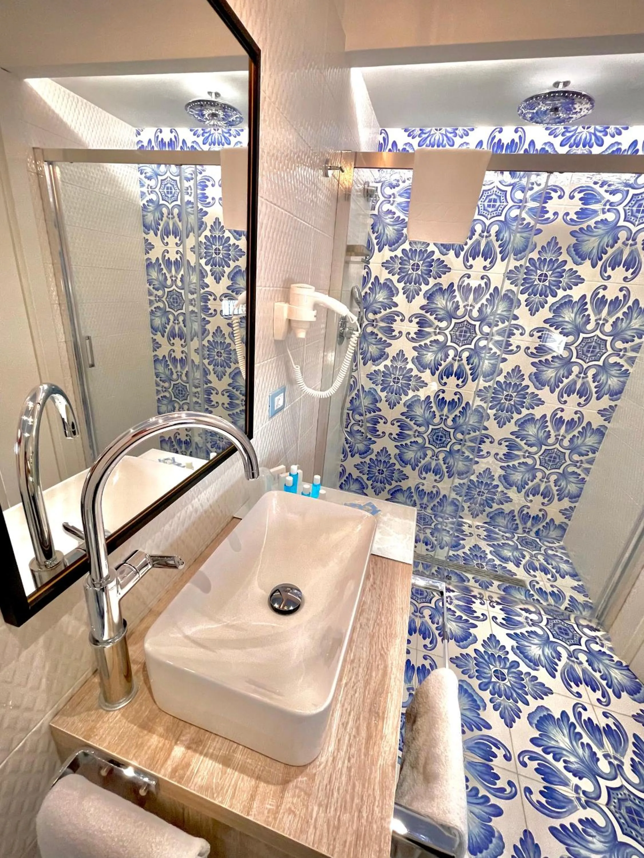 Shower in Domus Maris Relais Boutique Hotel