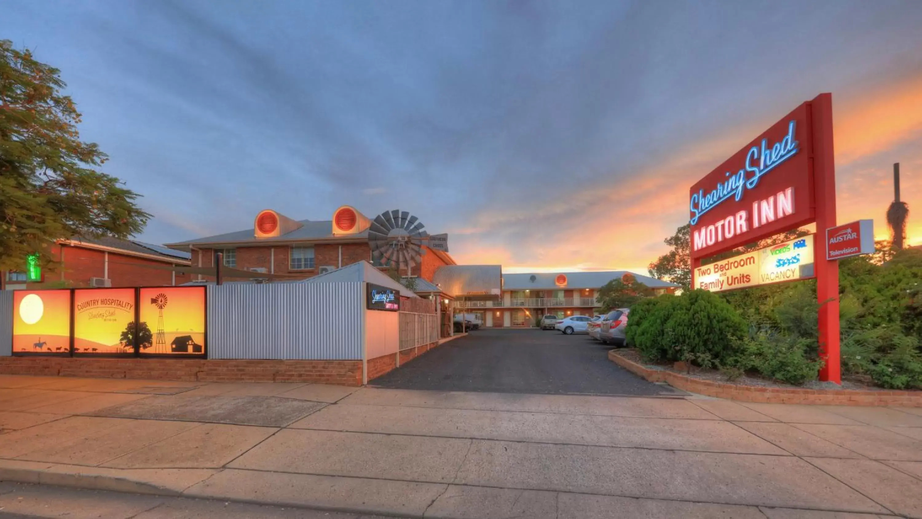 Facade/entrance, Property Building in Shearing Shed Motor Inn