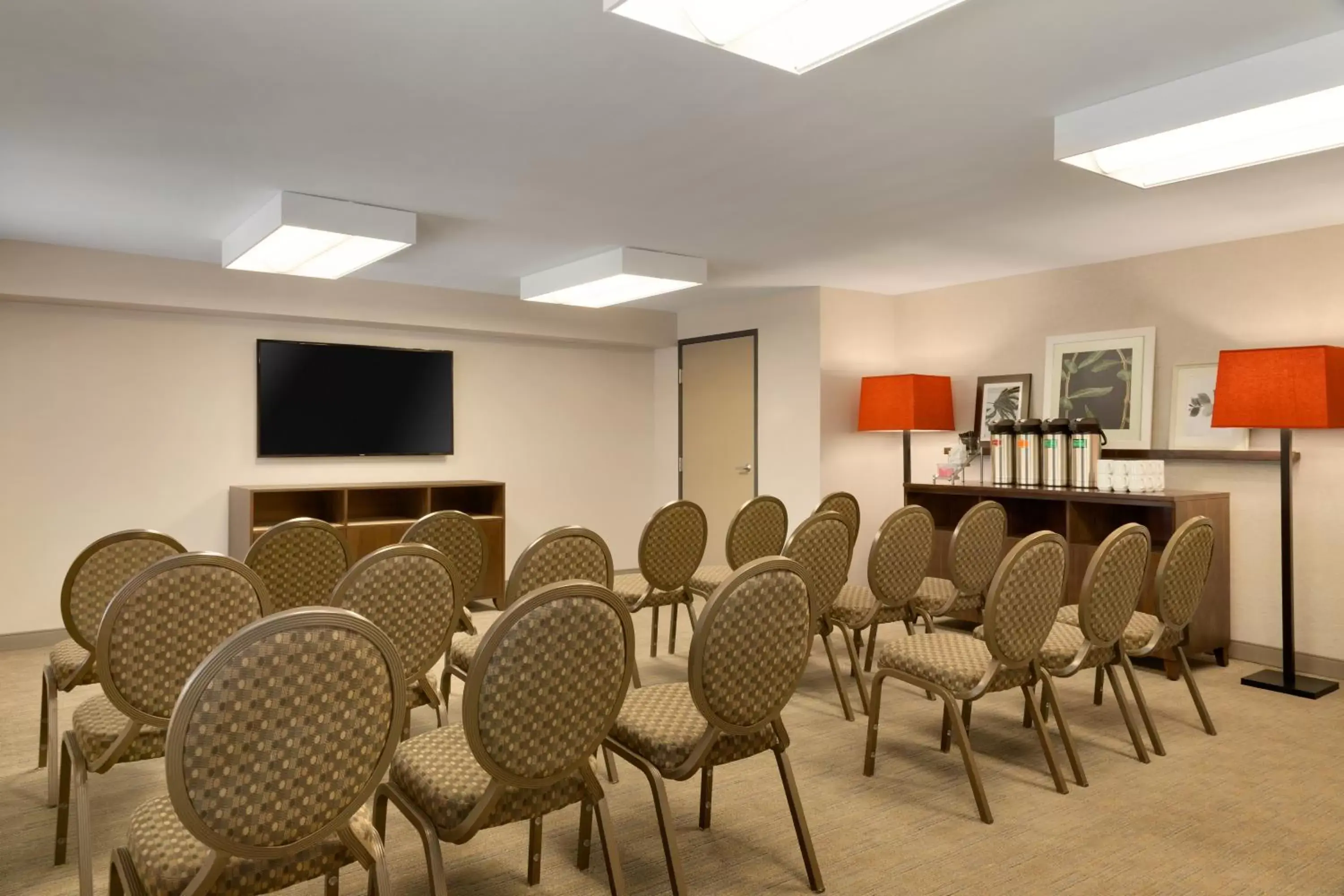Meeting/conference room in Country Inn & Suites by Radisson, Seattle-Tacoma International Airport, WA