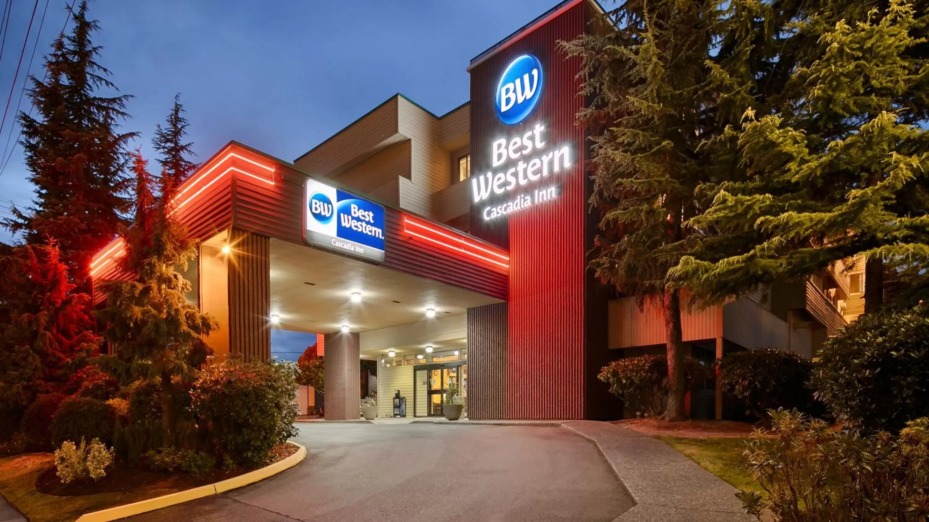 Property Building in Best Western Cascadia Inn