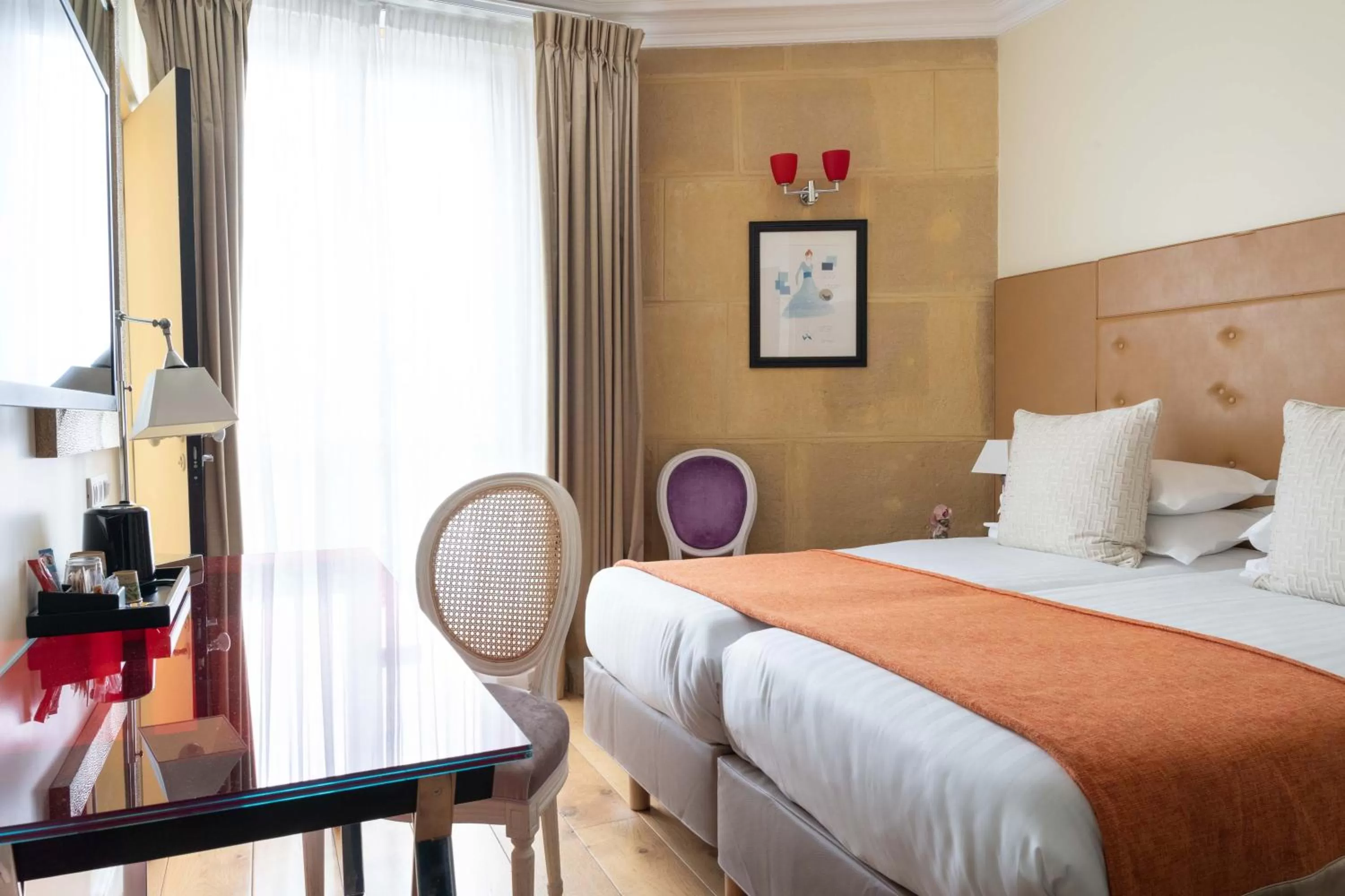 Bedroom, Bed in Le 123 Elysees - Astotel