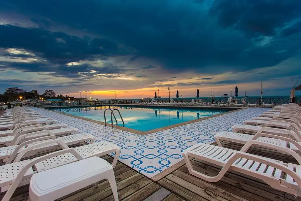 Swimming Pool in GHL Hotel Sunrise