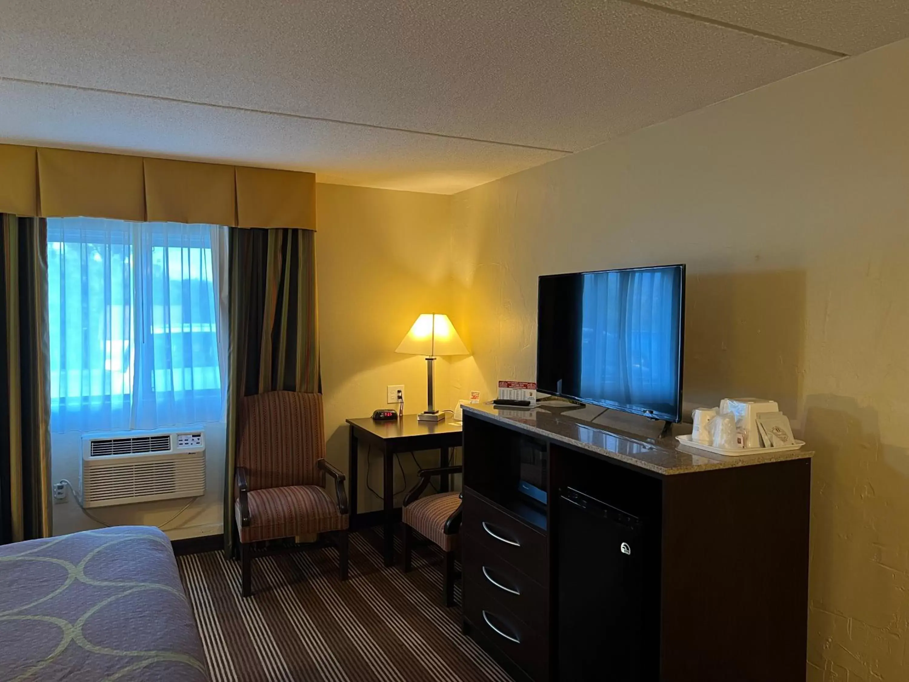 TV and multimedia, TV/Entertainment Center in Super 8 by Wyndham Bangor