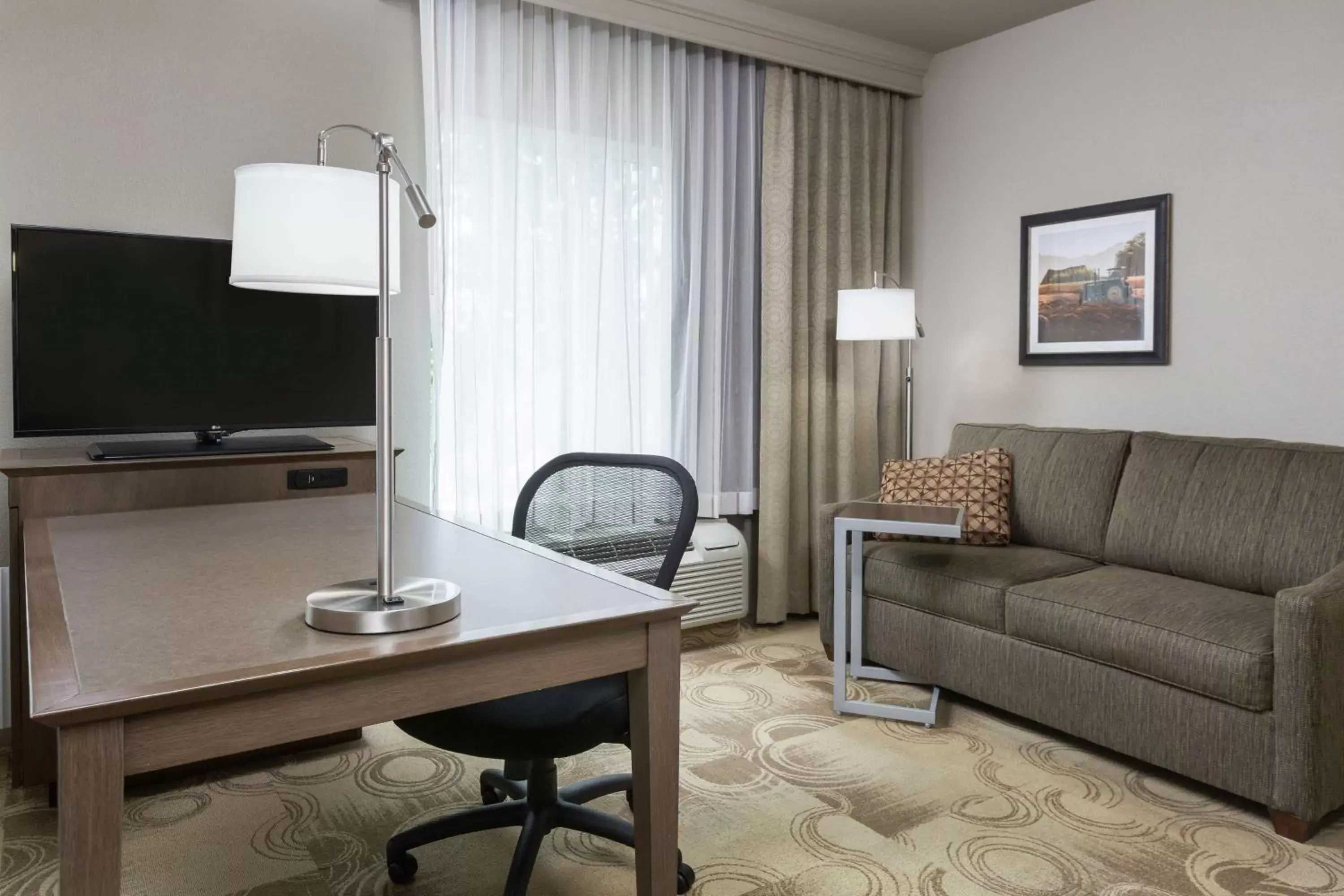 Bedroom, Seating Area in Hampton Inn & Suites Yuba City