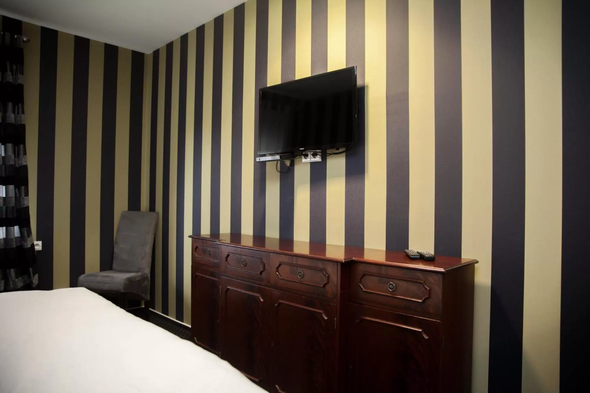 Photo of the whole room, Bed in Matejki 8