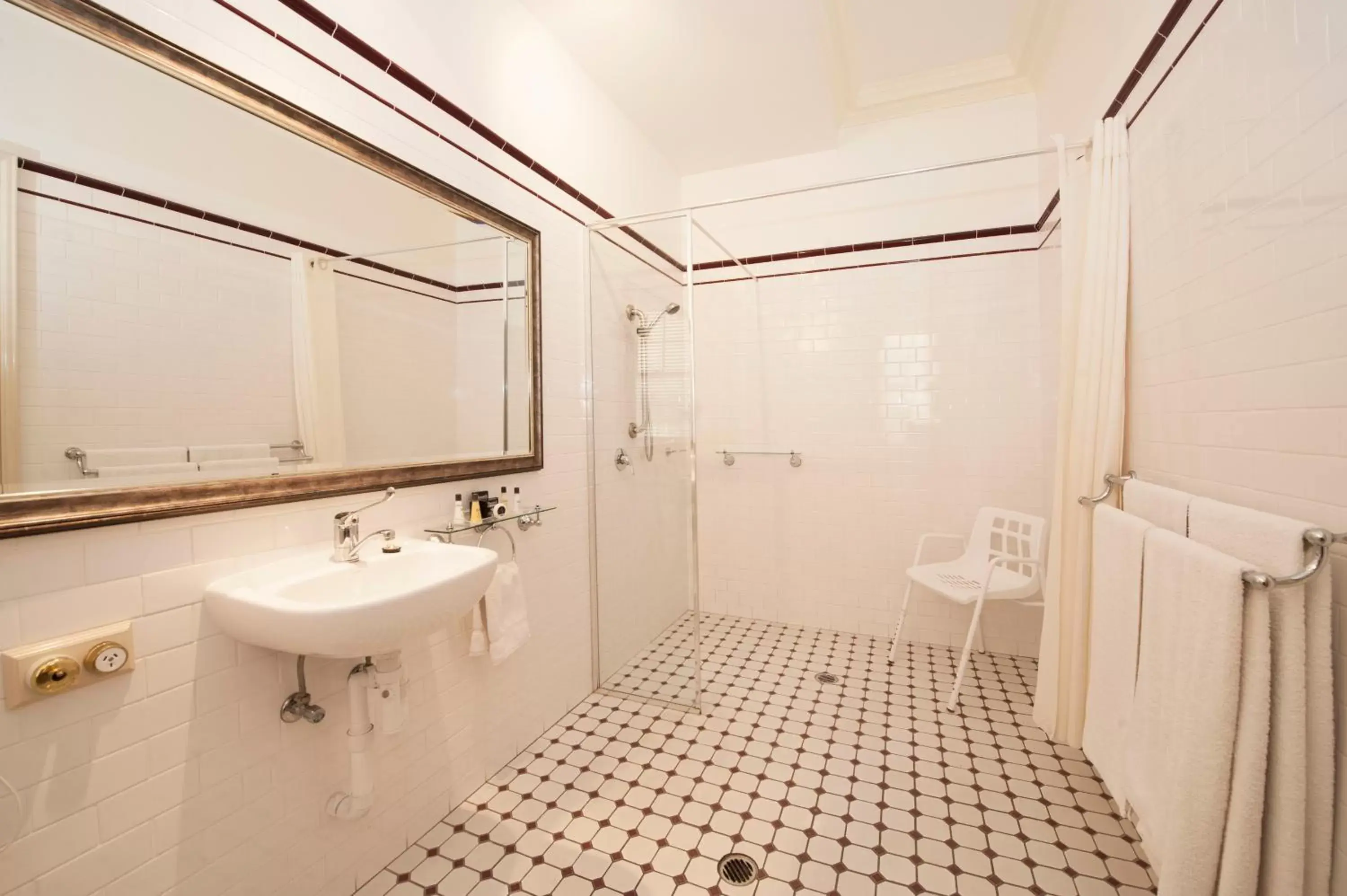 Bathroom in Cobb & Co Court Boutique Hotel