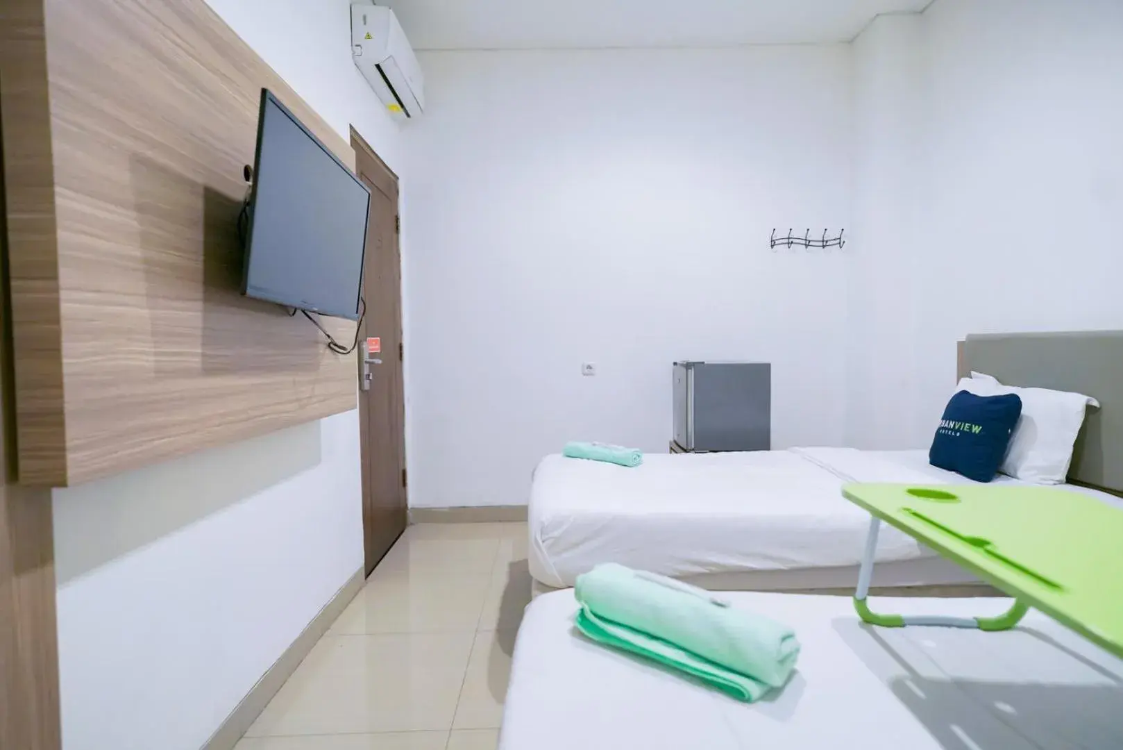 Bedroom, Bed in Urbanview Hotel Bes Mangga Besar