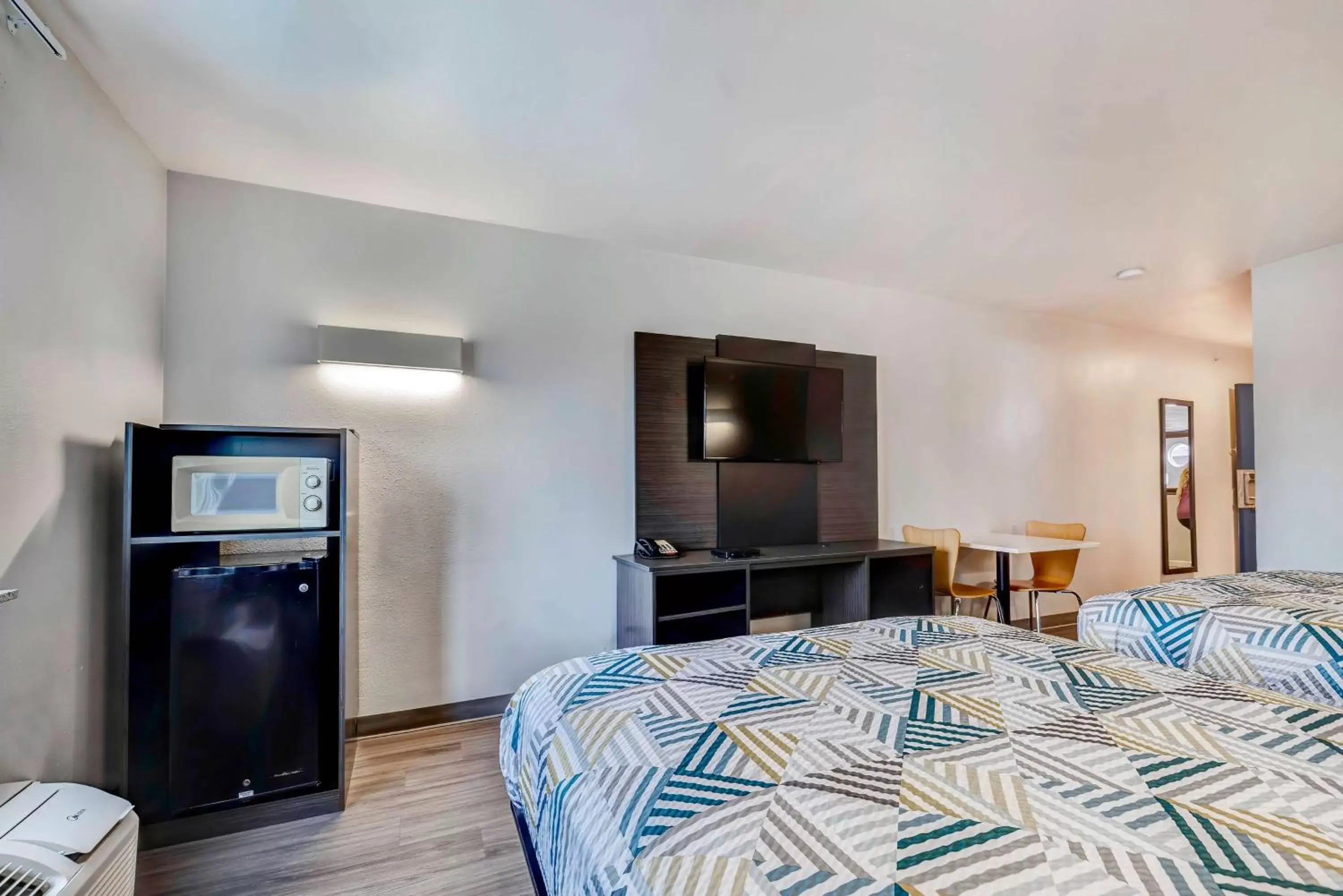 Bedroom, TV/Entertainment Center in Motel 6-Mesquite, TX - Balch Springs