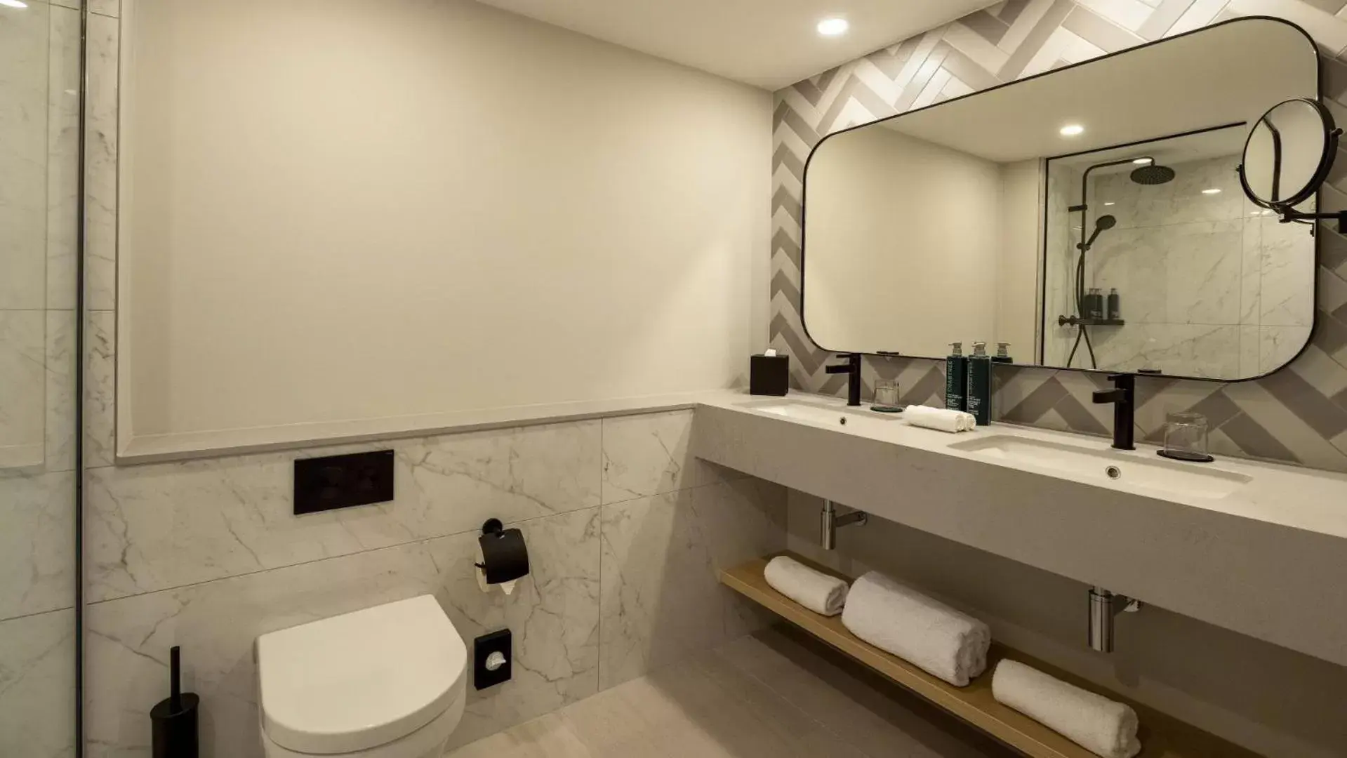 Shower, Bathroom in DoubleTree by Hilton Berlin Ku'damm