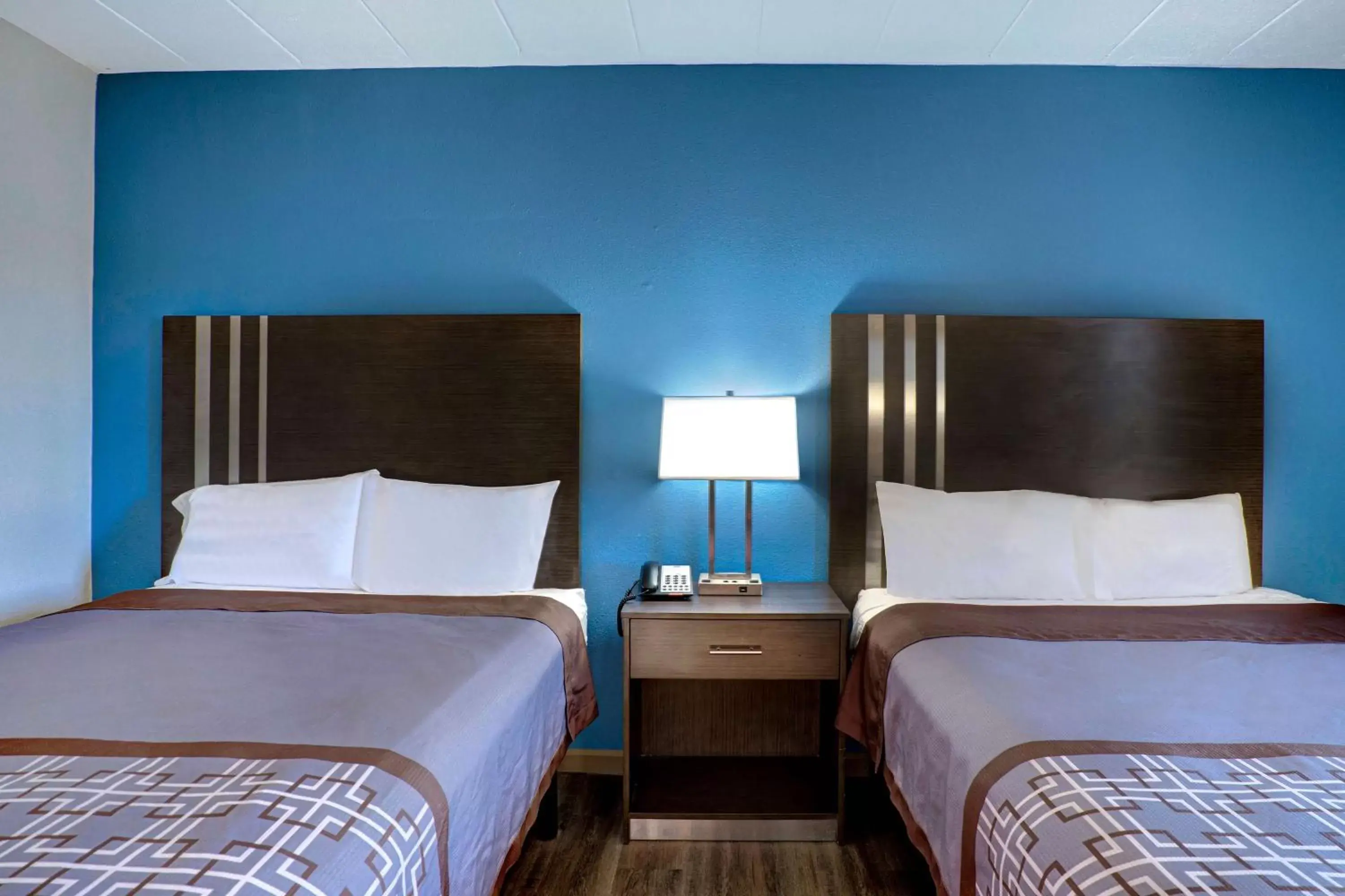 Photo of the whole room, Bed in Motel 6 Burlington Photo of the whole room, Bed in Motel 6 Burlington