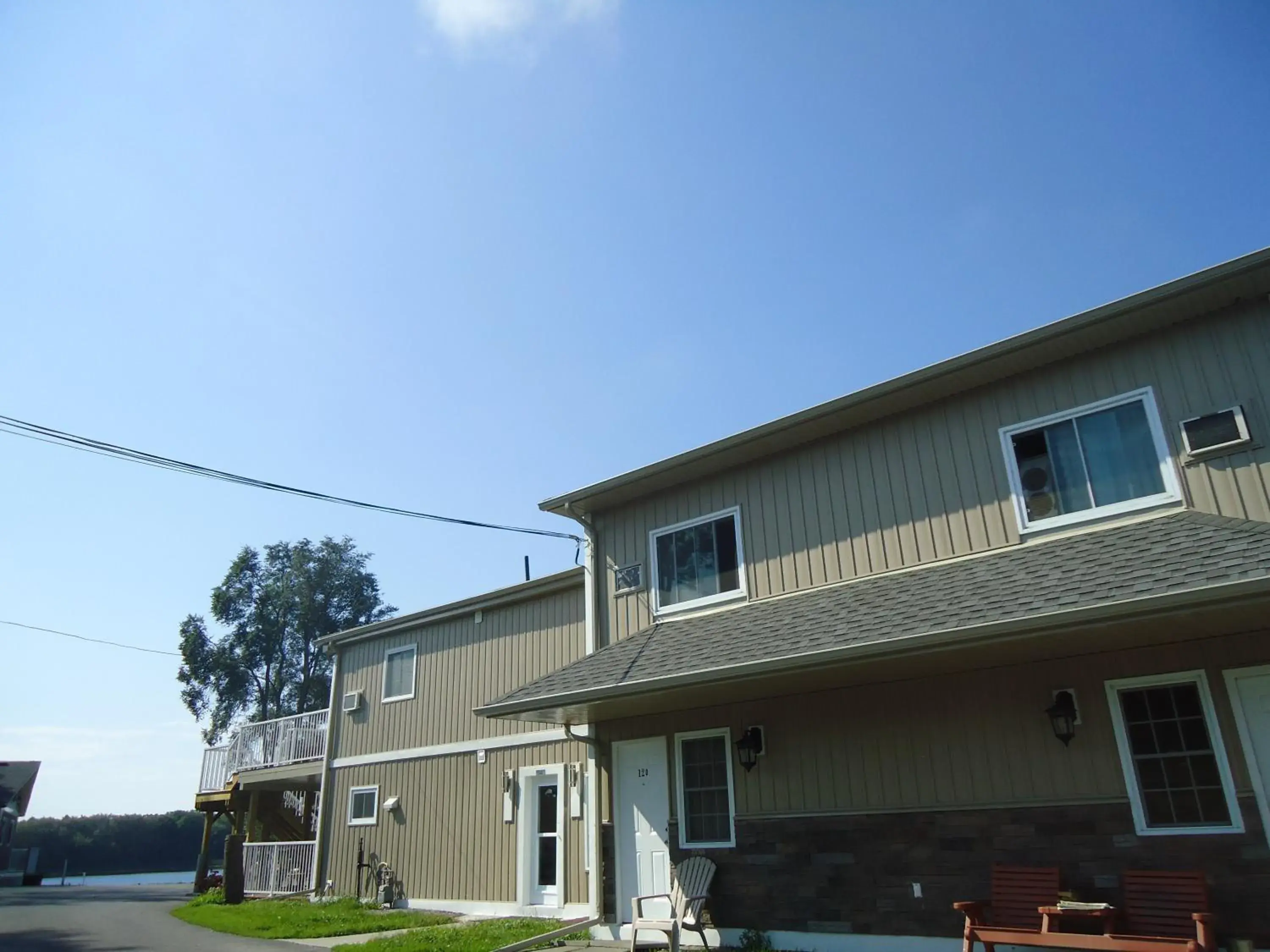 Facade/entrance, Property Building in Bayside Inn & Waterfront Suites