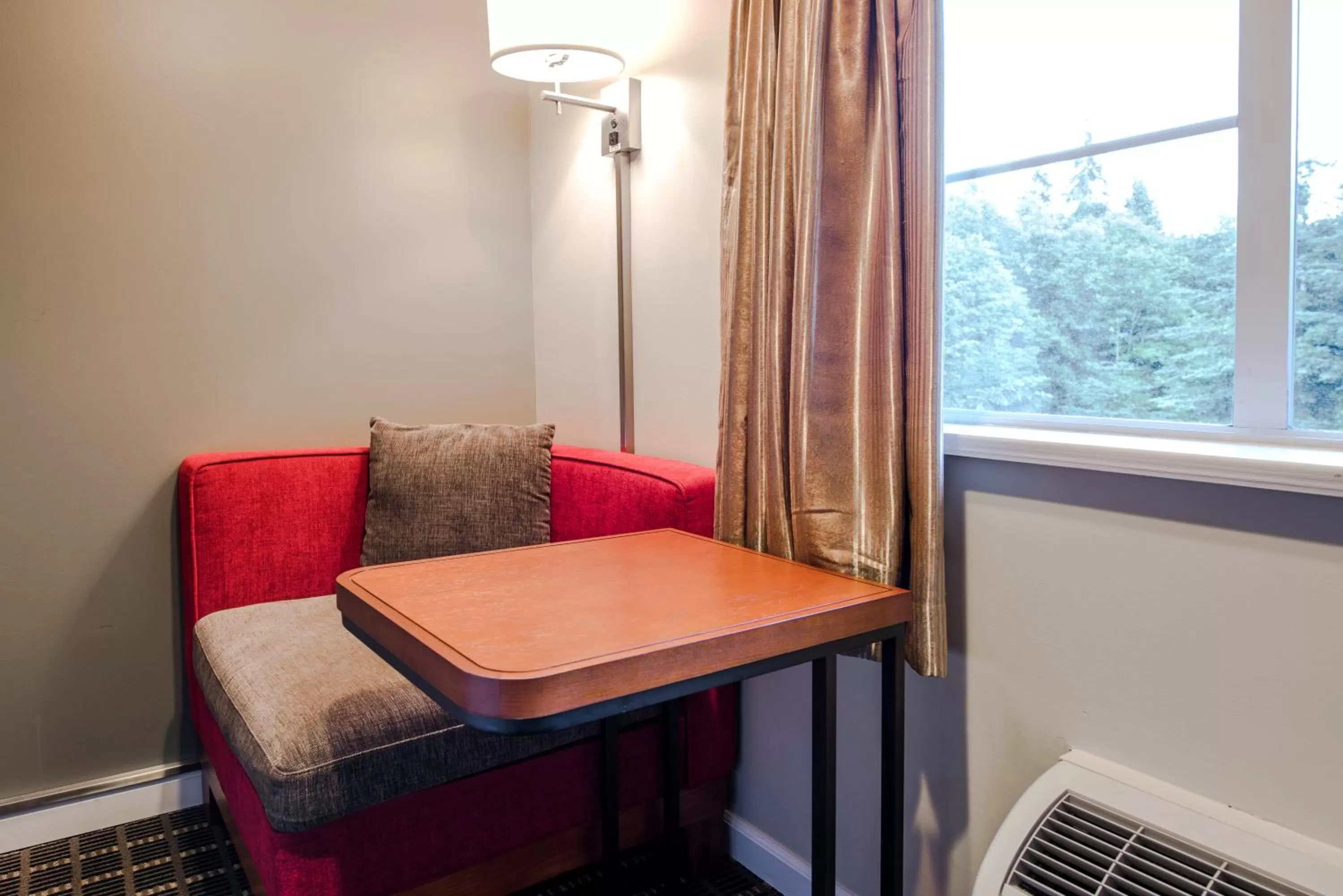 Seating area in Gibsons Garden Hotel