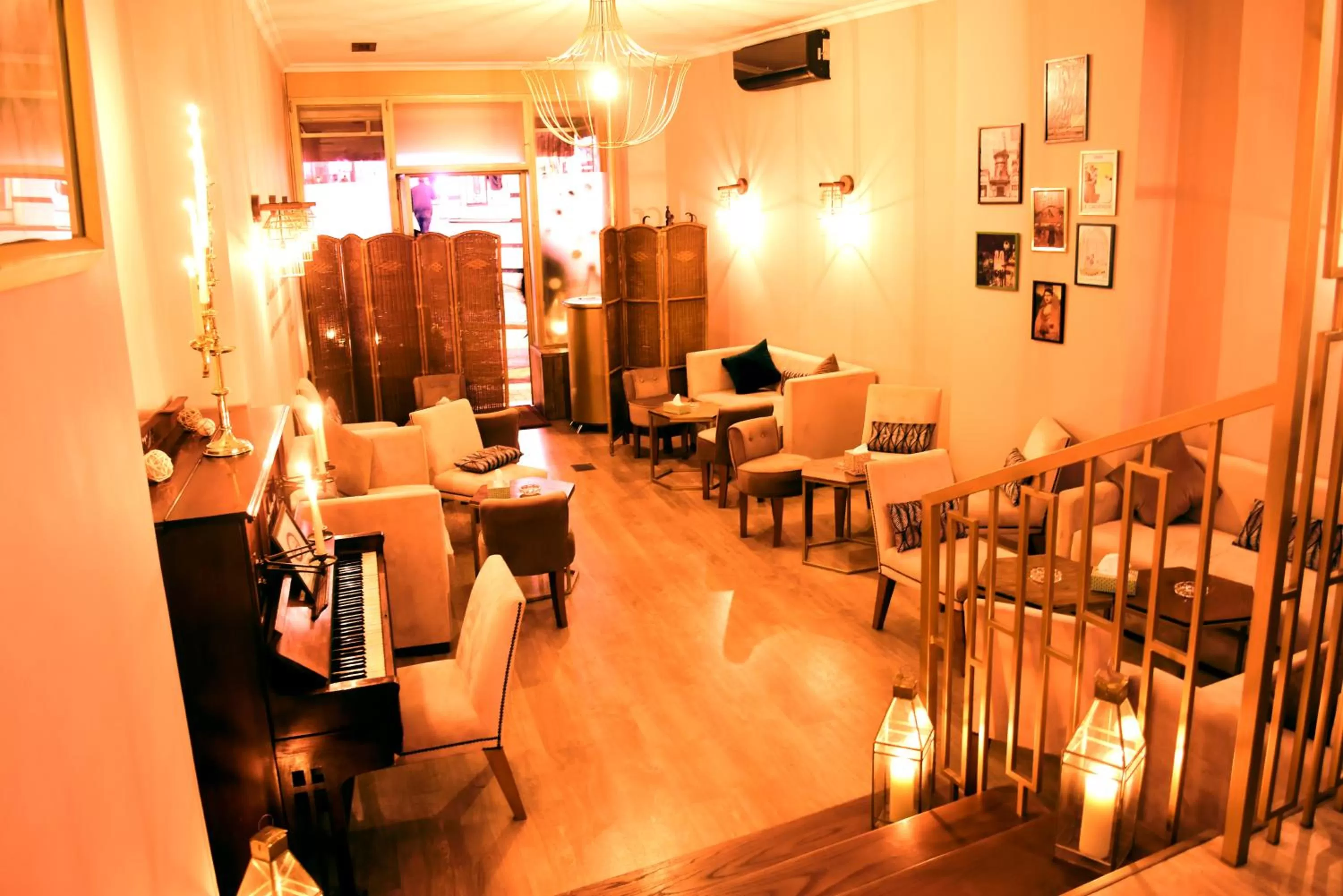 Restaurant/places to eat in Hôtel Rembrandt