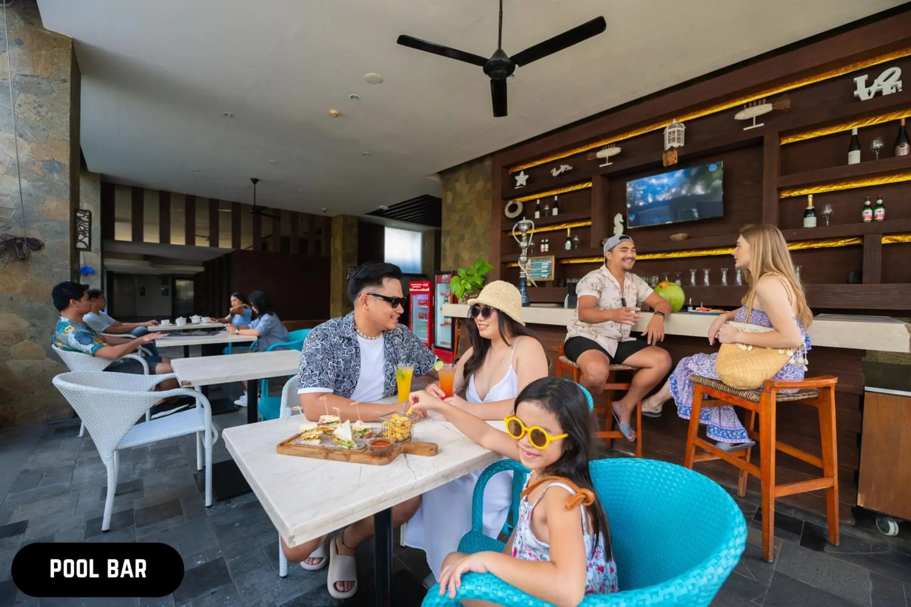 Lounge or bar, Restaurant/Places to Eat in Grand Ixora Kuta Resort