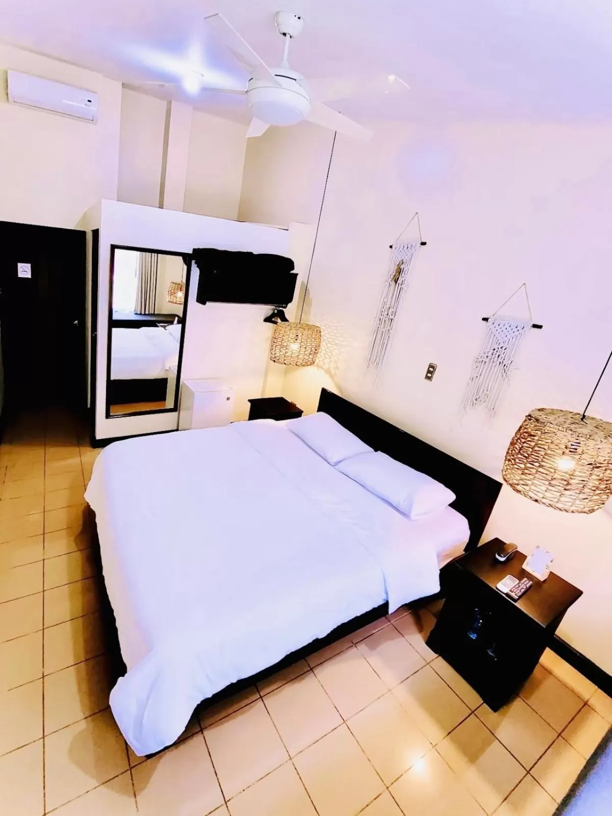 Photo of the whole room, Bed in Hotel Mango Airport