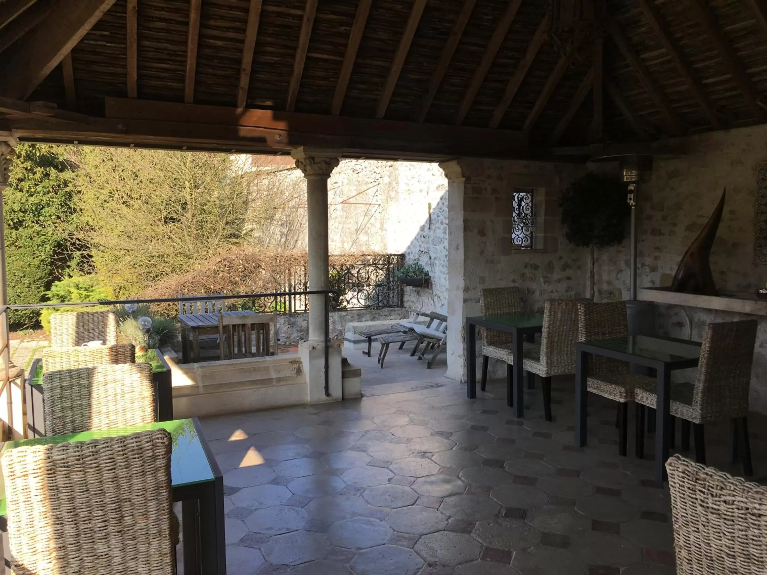 Patio, BBQ Facilities in Demeure des Vieux Bains