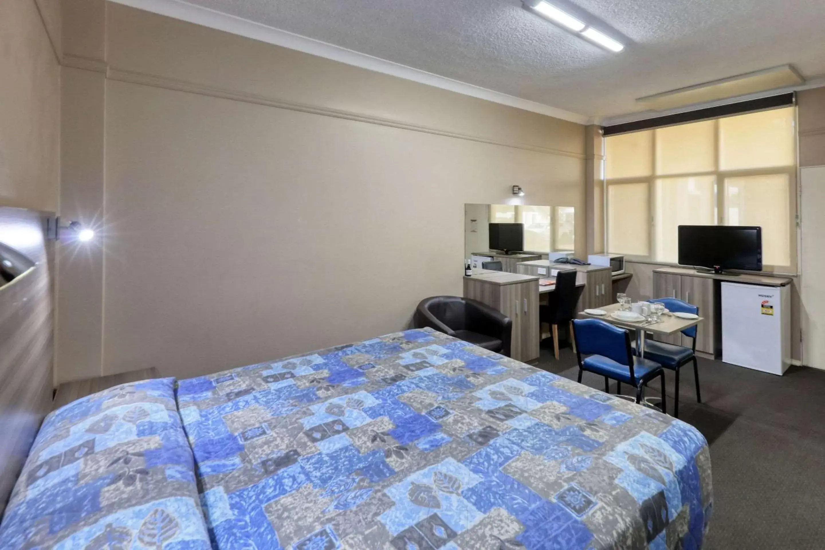 Bedroom, Bed in Comfort Inn Crystal Broken Hill