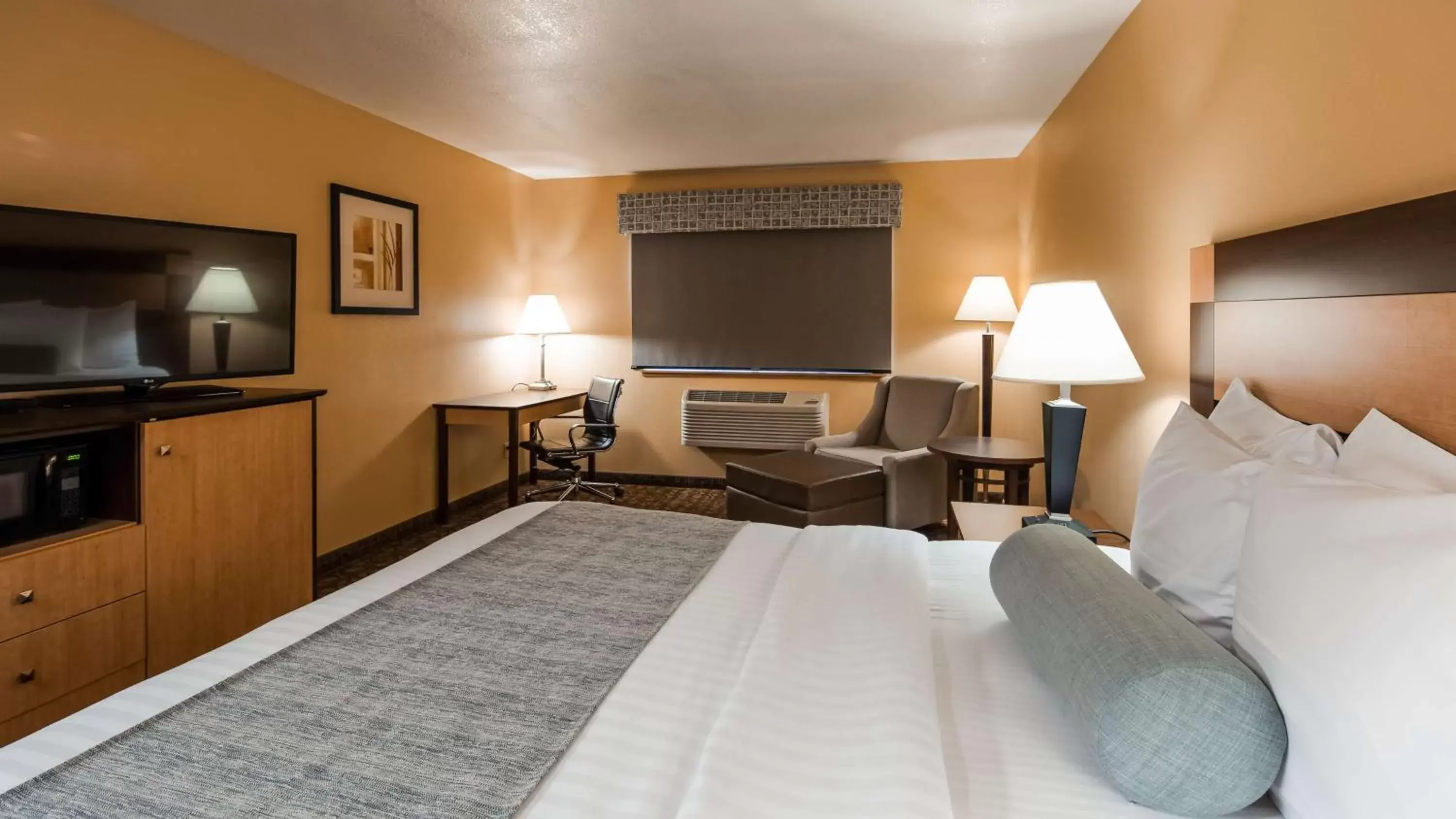 Photo of the whole room, Bed in Best Western Sawtooth Inn and Suites