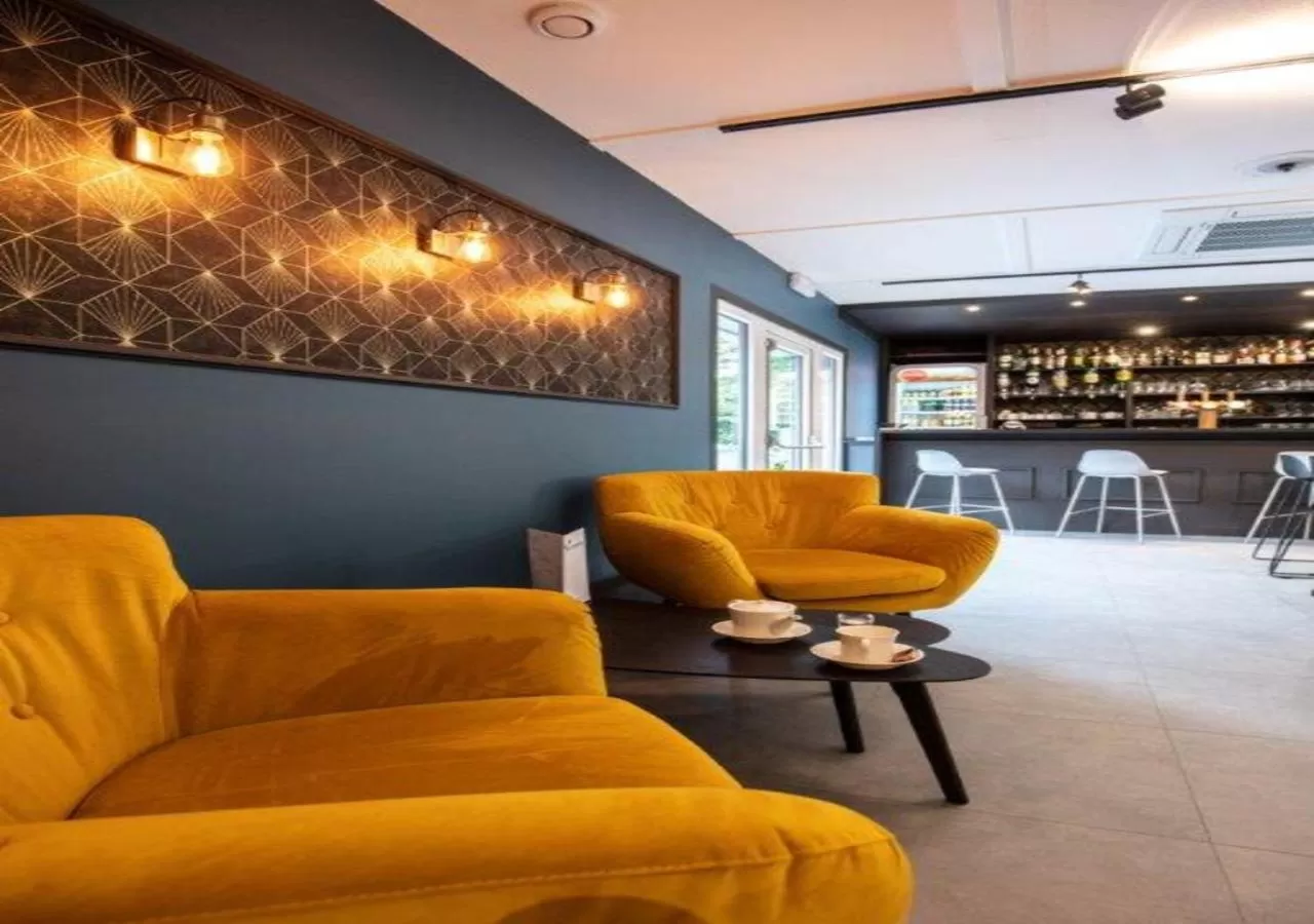 Communal lounge/ TV room in Campanile Hotel & Restaurant Liège / Luik