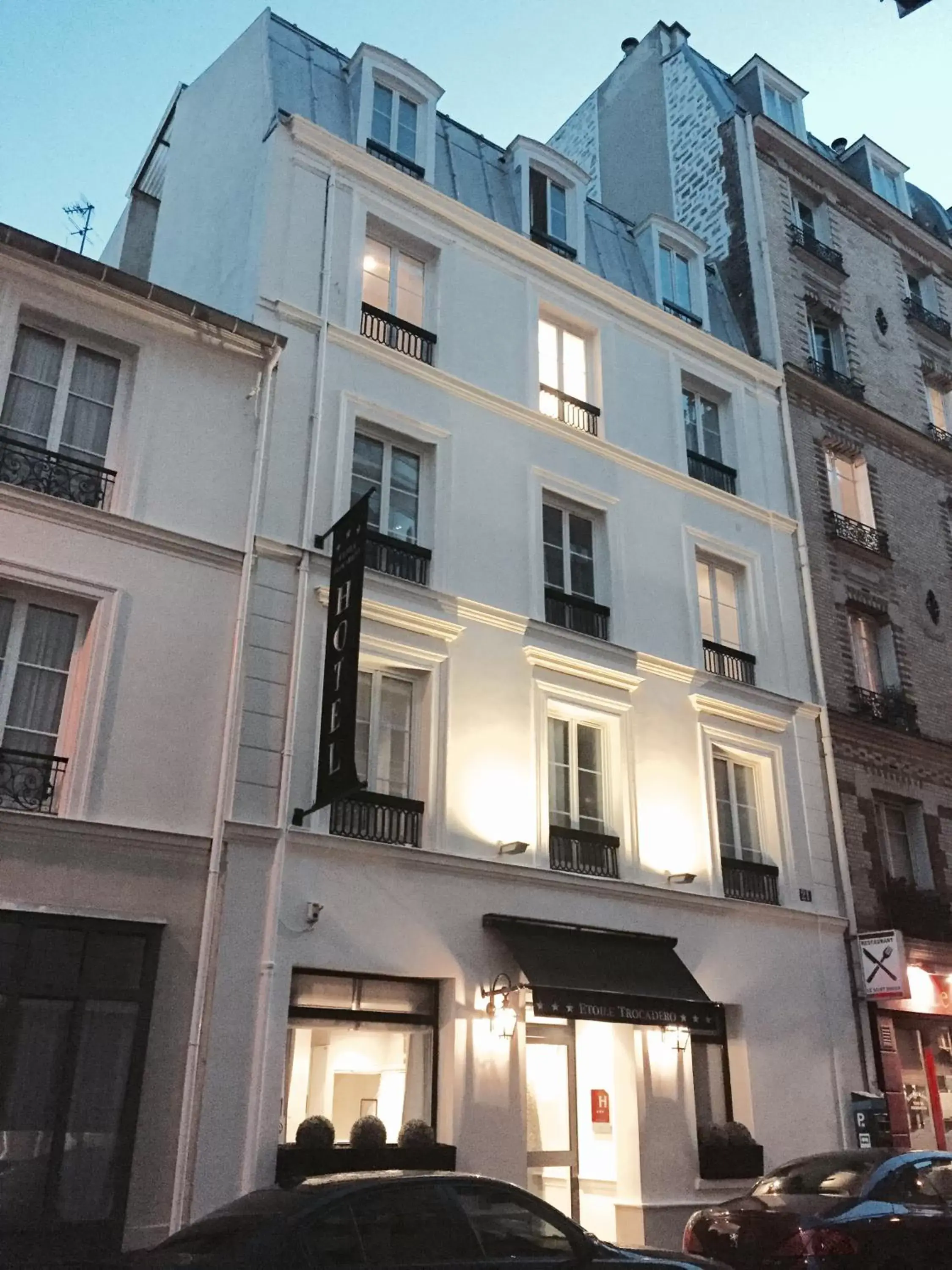 Property Building in Hôtel Etoile Trocadéro