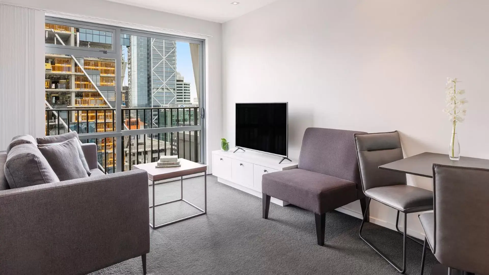 TV and multimedia, Seating Area in Auckland Harbour Suites