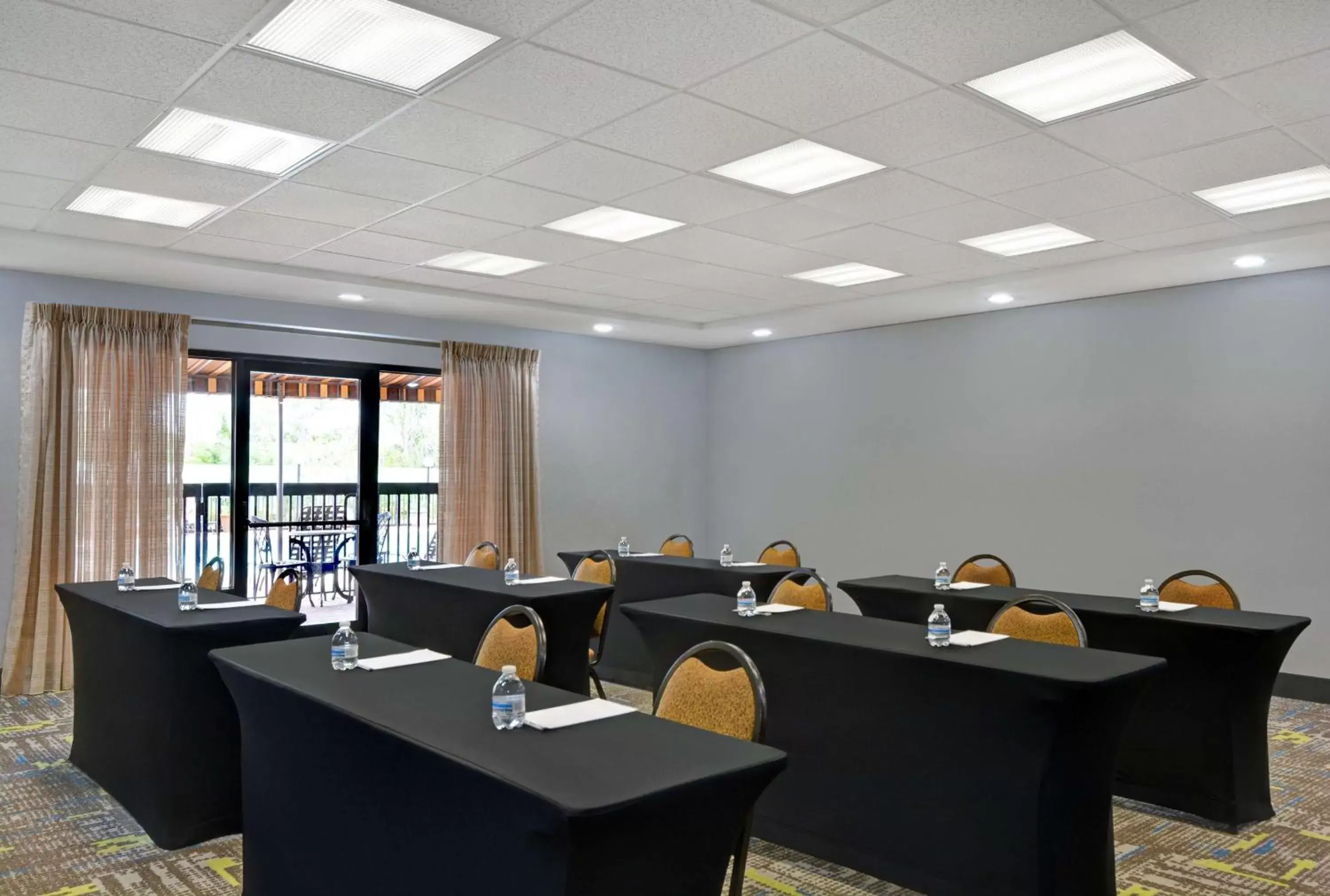 Meeting/conference room in Hampton Inn by HIlton Panama City Beach