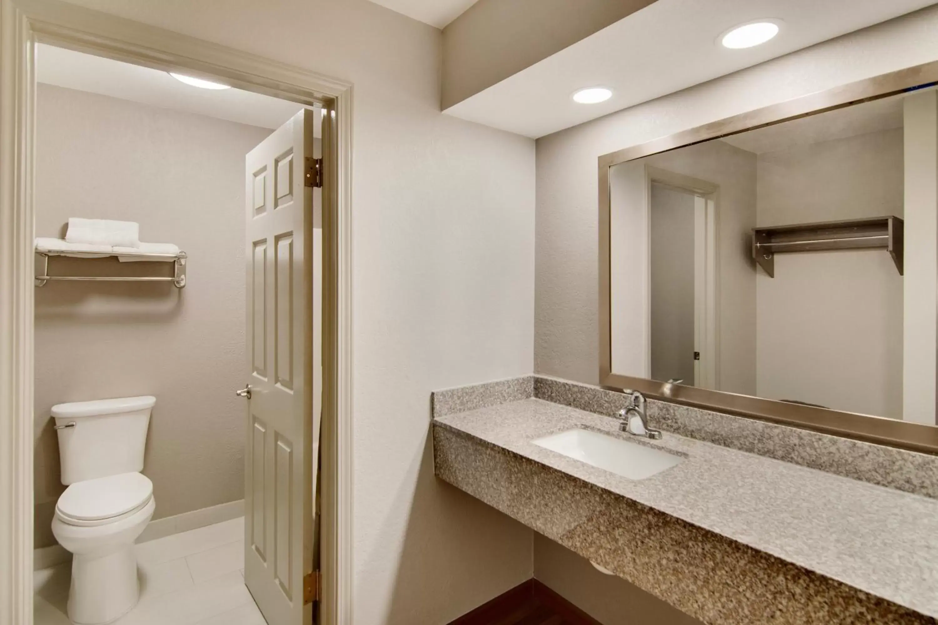 Bathroom in Red Roof Inn & Suites Pensacola-NAS Corry