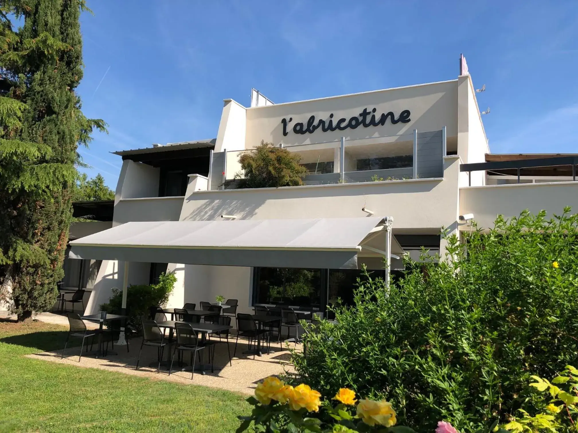 Property Building in Logis Hôtel l'Abricotine