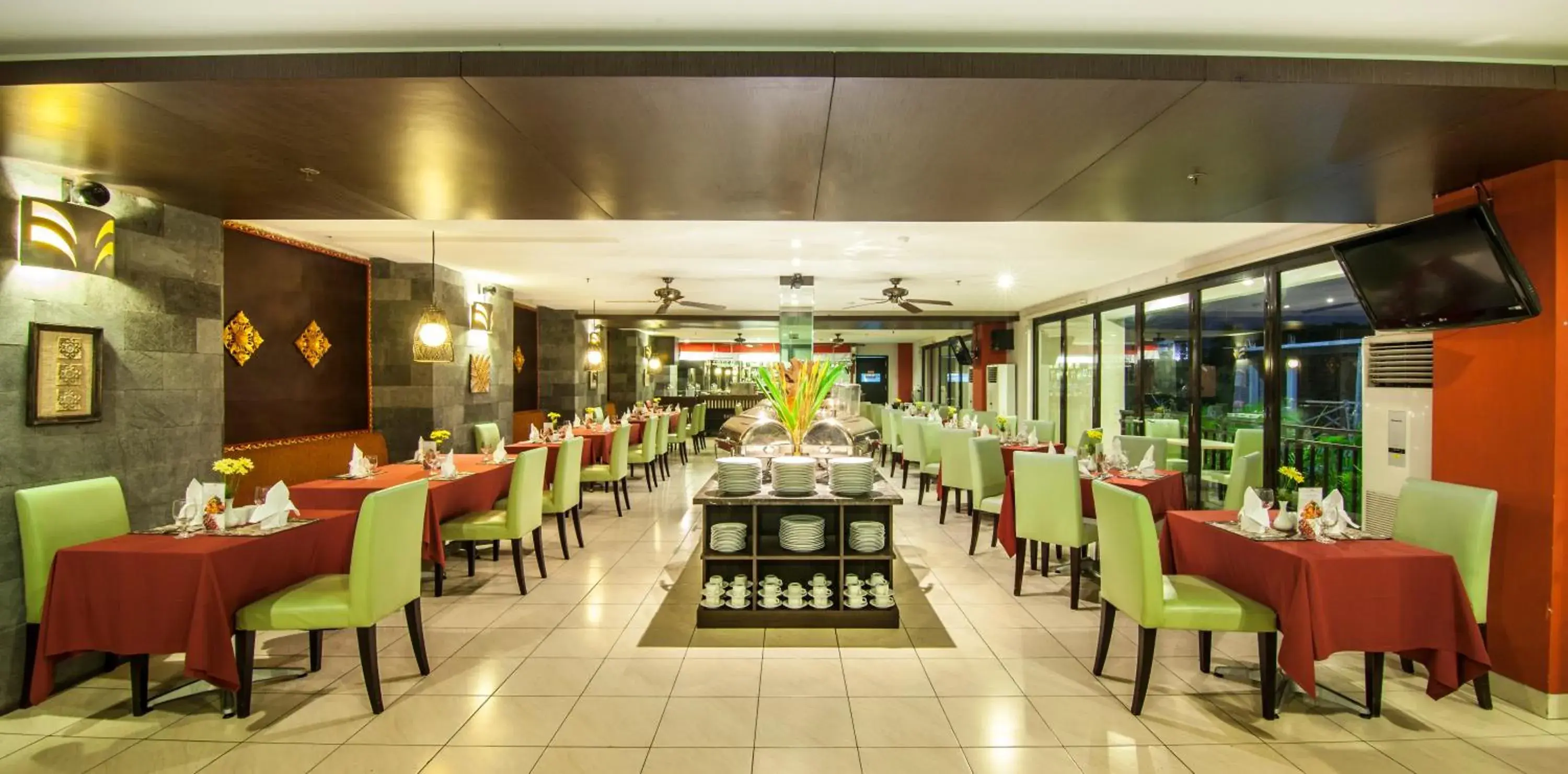 Restaurant/Places to Eat in Grand Kuta Hotel And Residence