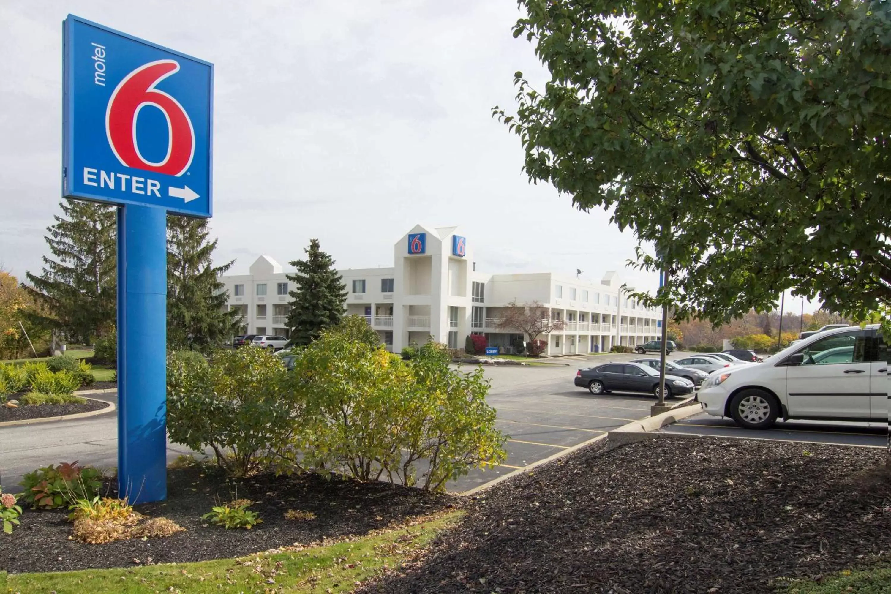Property building in Motel 6-Willoughby, OH - Cleveland
