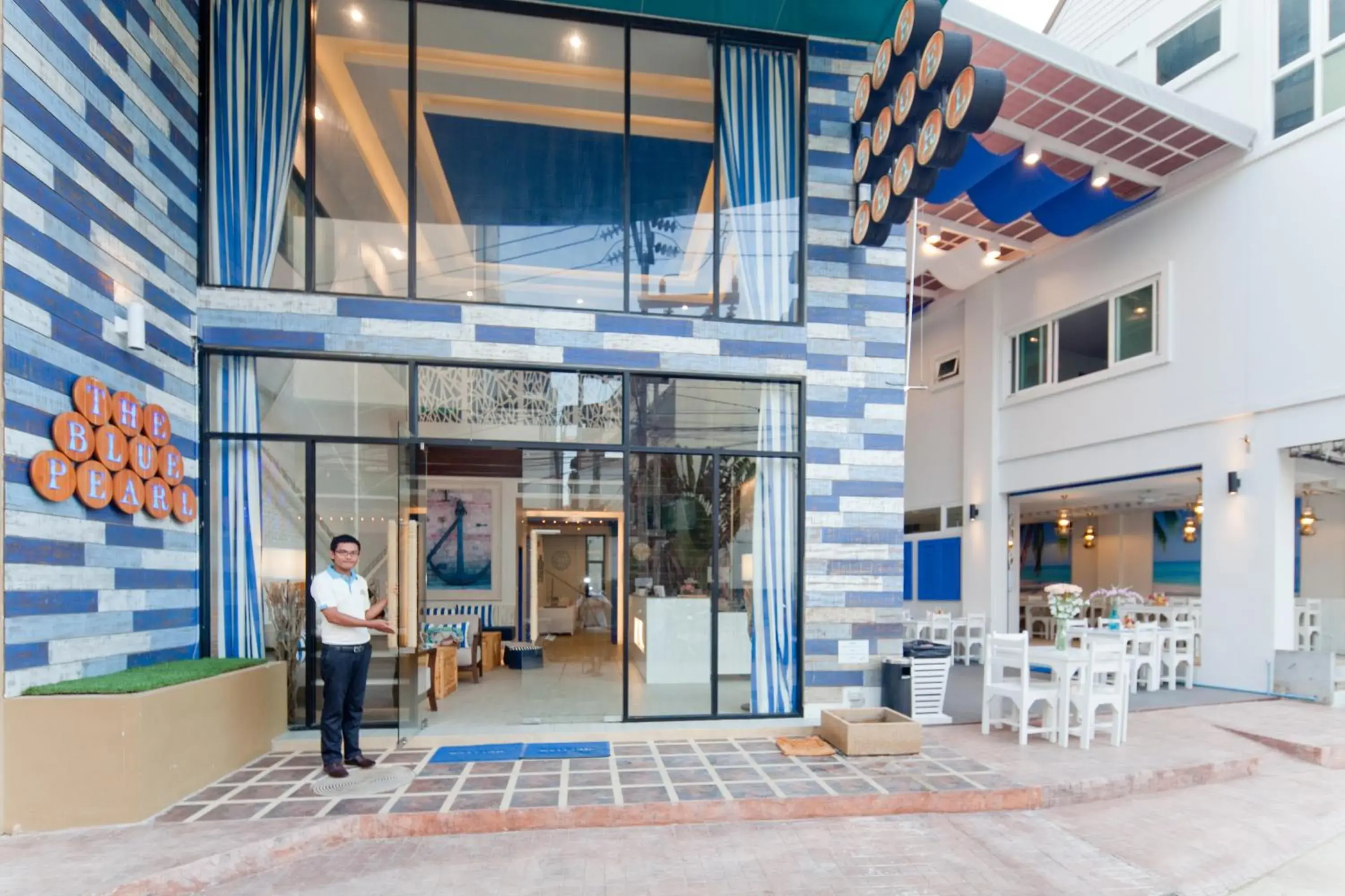 Restaurant/places to eat in The Blue Pearl Kata Hotel Restaurant/places to eat in The Blue Pearl Kata Hotel