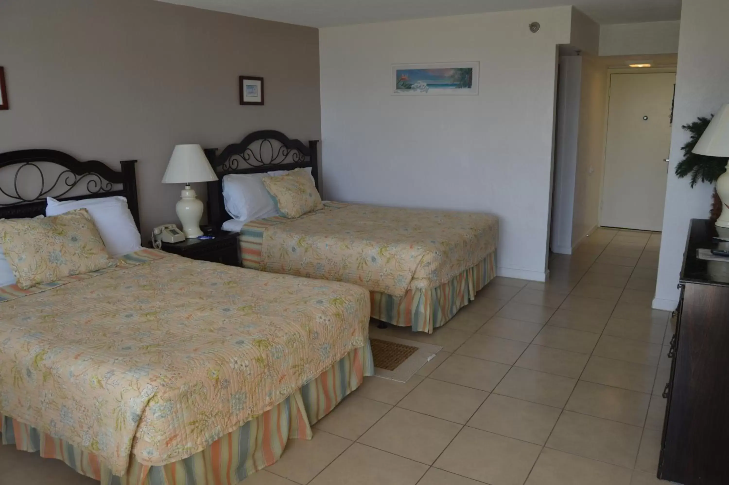 Queen Room with Two Queen Beds - Ocean View in Fountain Beach Resort - Daytona Beach