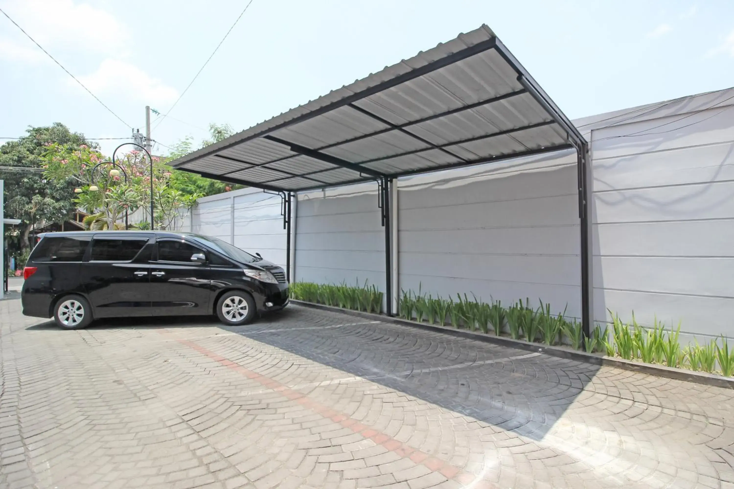 Property building in RedDoorz near Hartono Mall 3