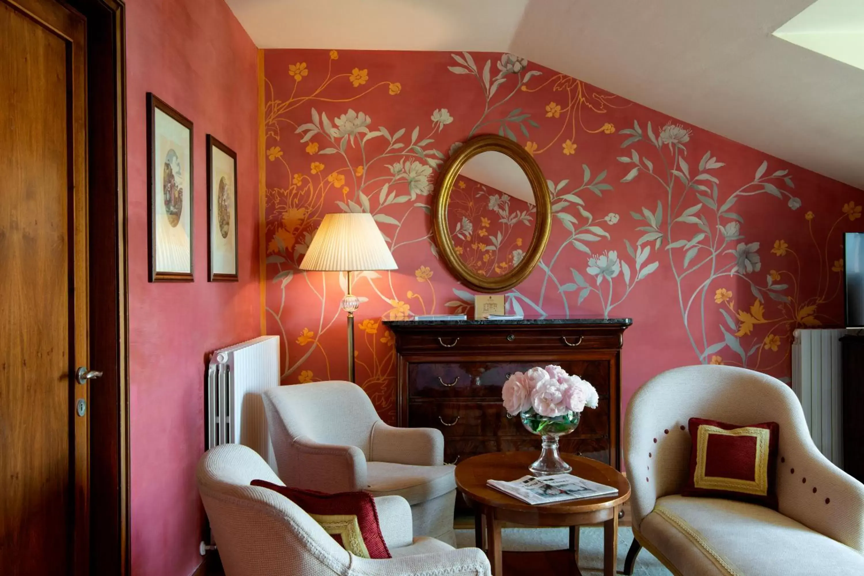 Seating Area in Hotel Villa Cipriani