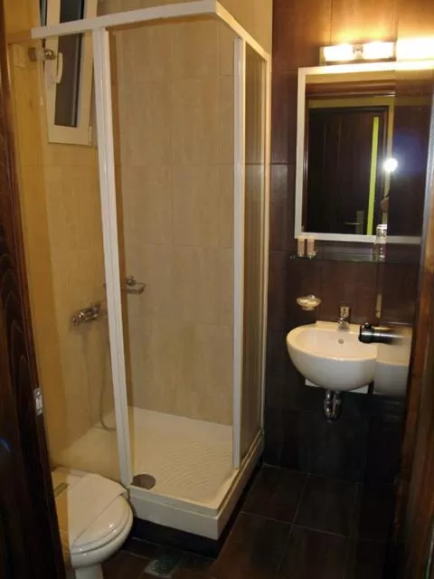 Bathroom in Hotel Filoxenia