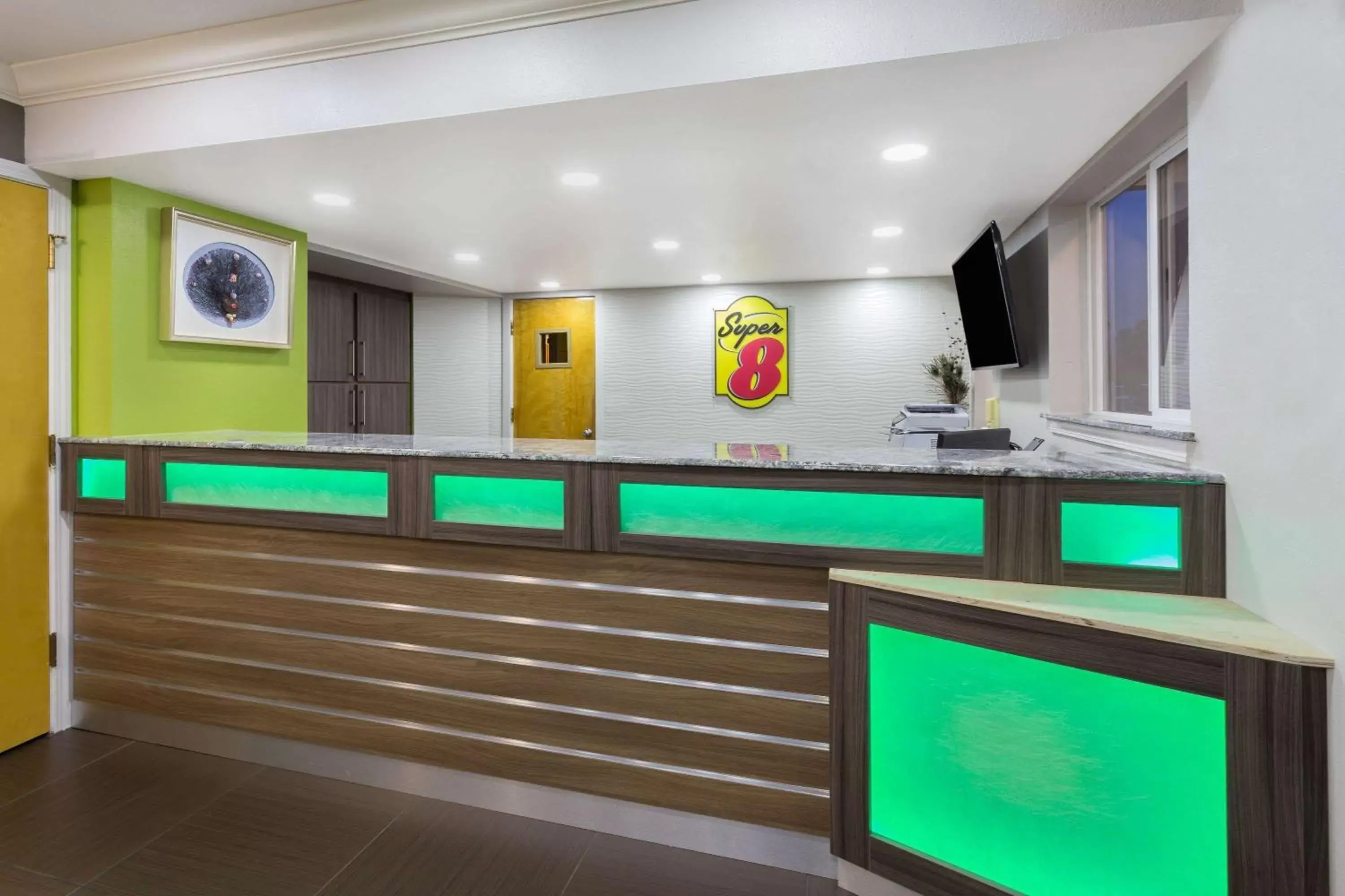 Lobby or reception, Swimming Pool in Super 8 by Wyndham Fortuna