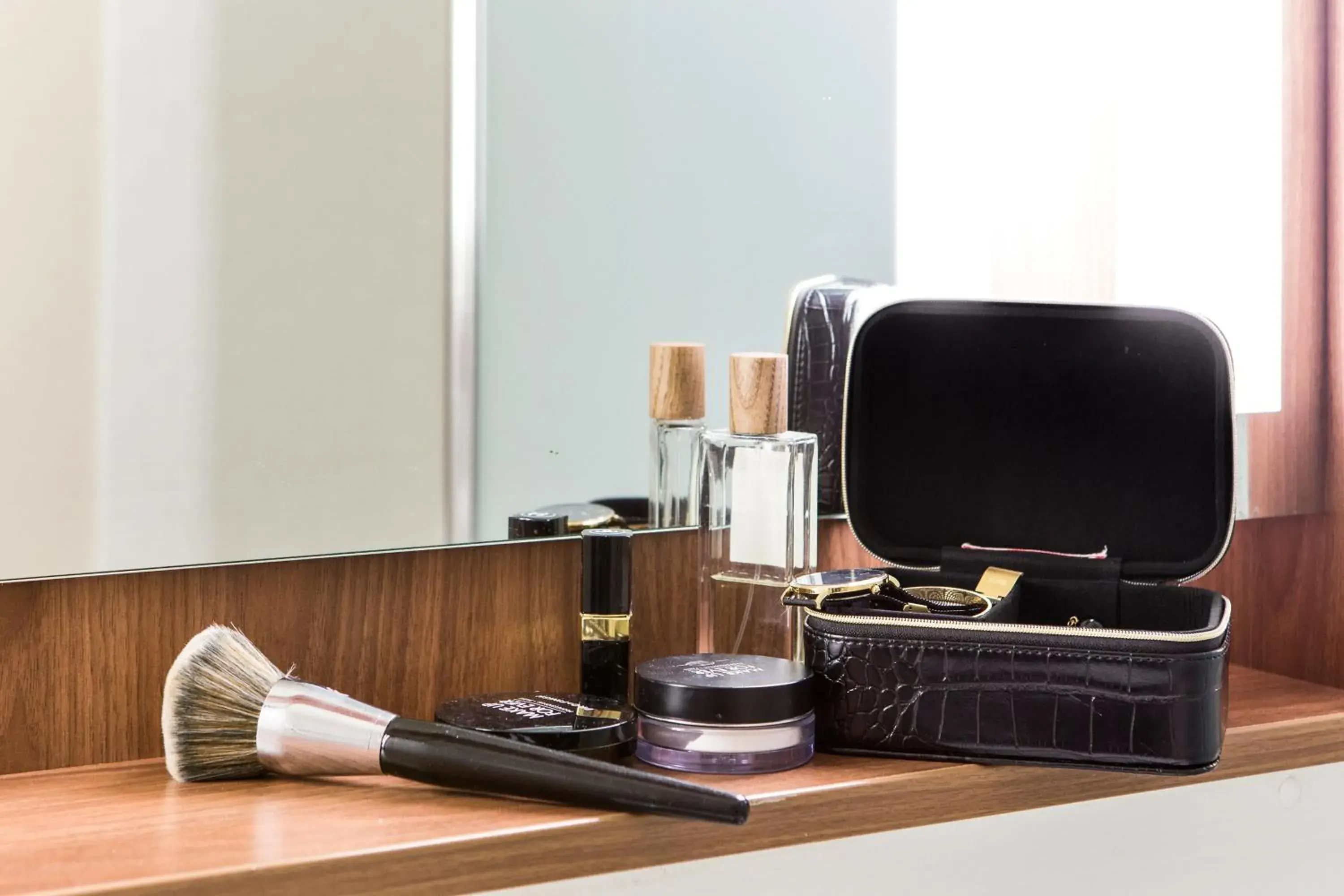 Bathroom, TV/Entertainment Center in Campanile Dreux