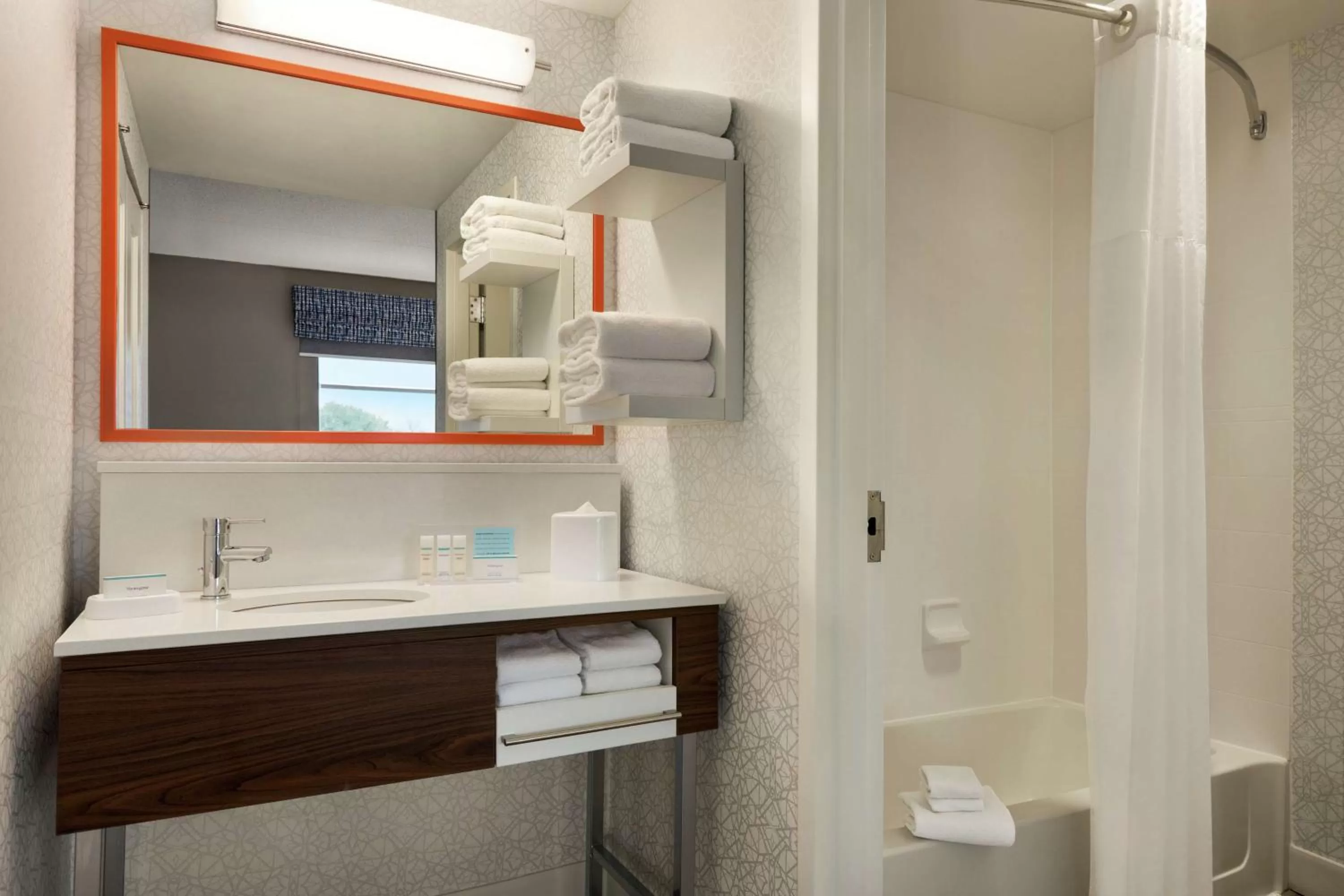 Bathroom in Hampton Inn & Suites Frederick/Fort Detrick