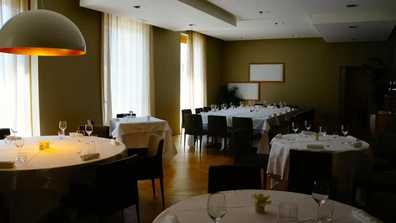 Restaurant/places to eat in Albergo Nicolin