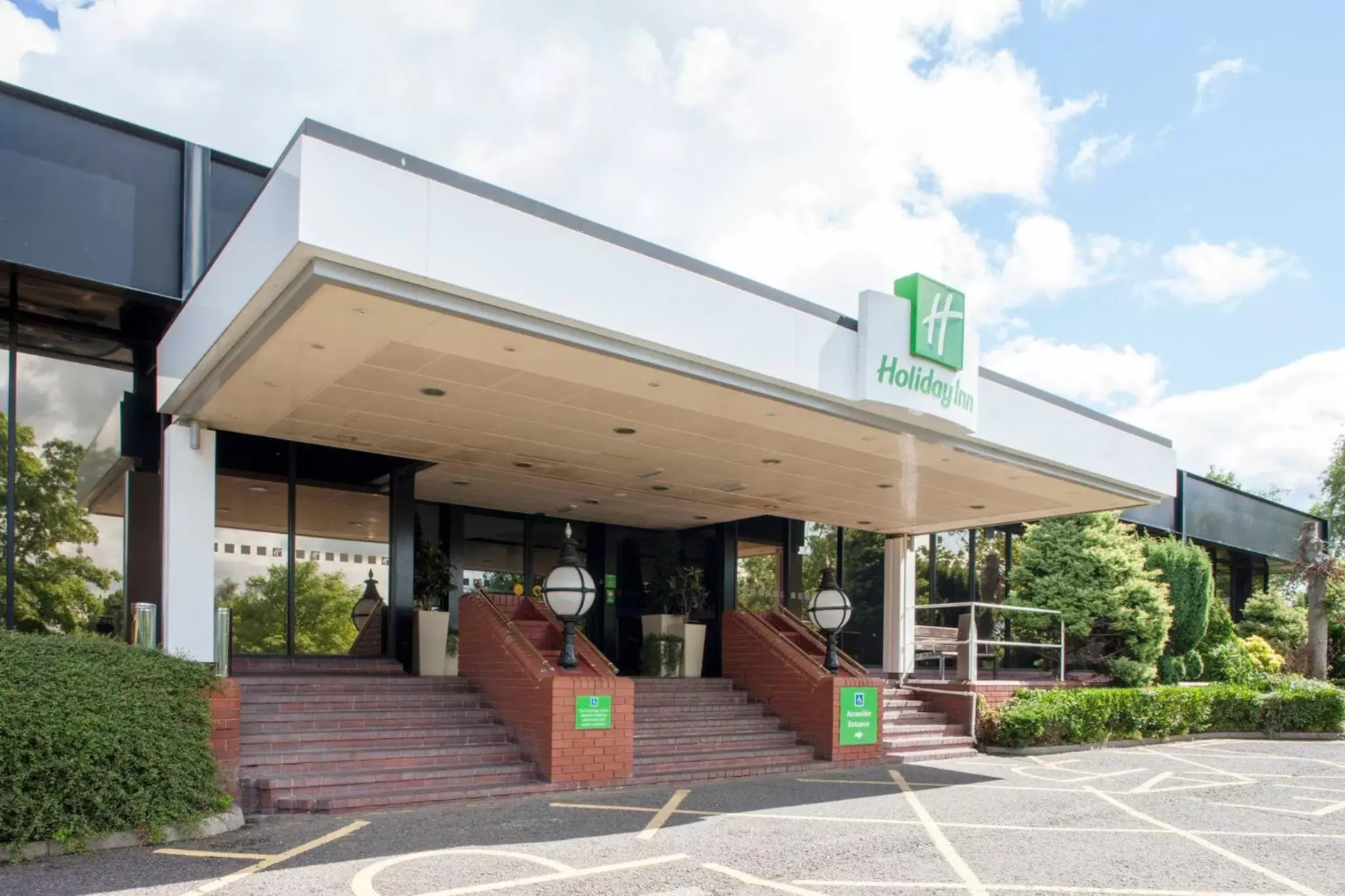 Property Building in Holiday Inn Runcorn M56 Junction 12, an IHG Hotel