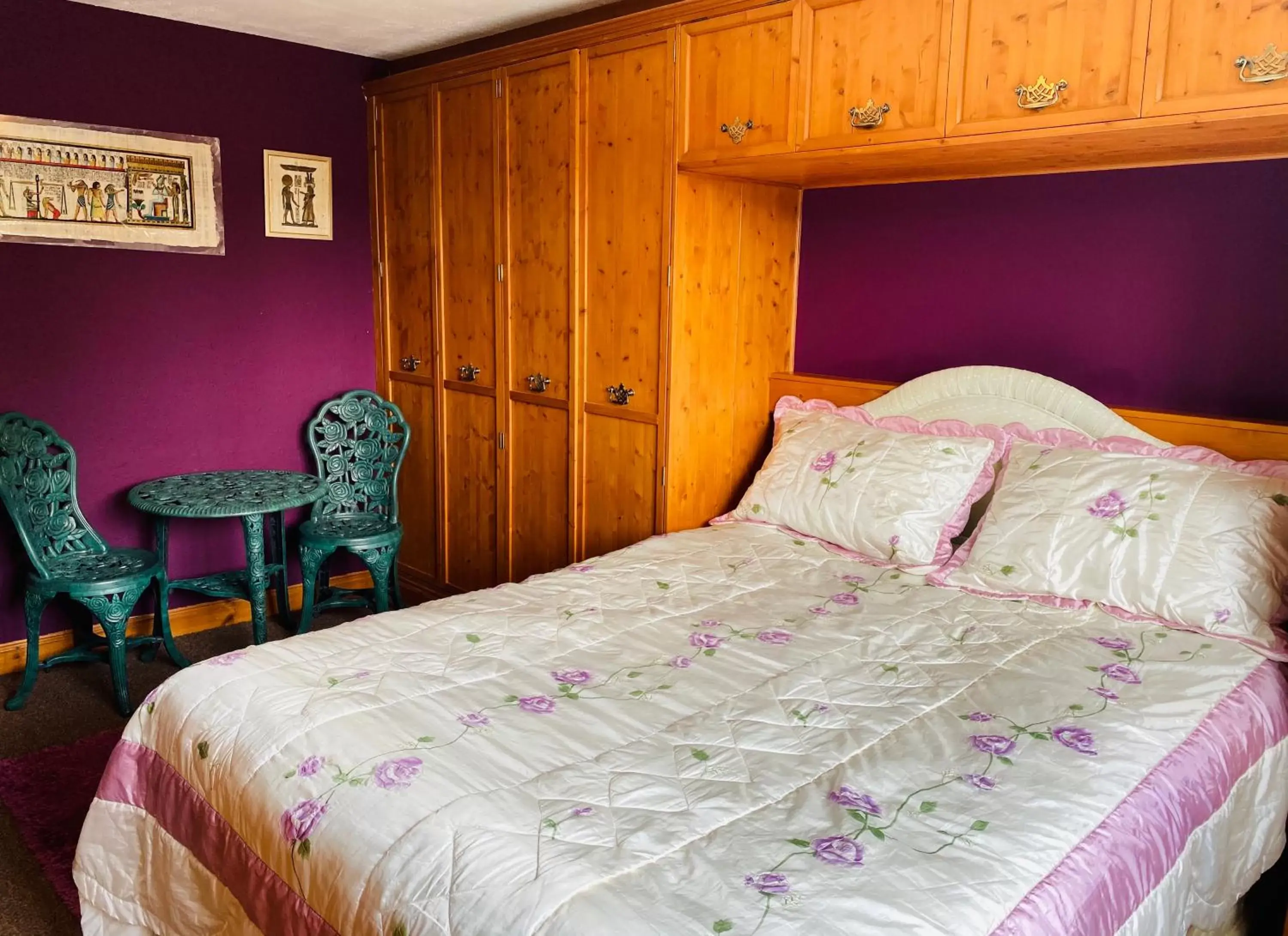Bedroom, Bed in Camelot Retreat - Tor View