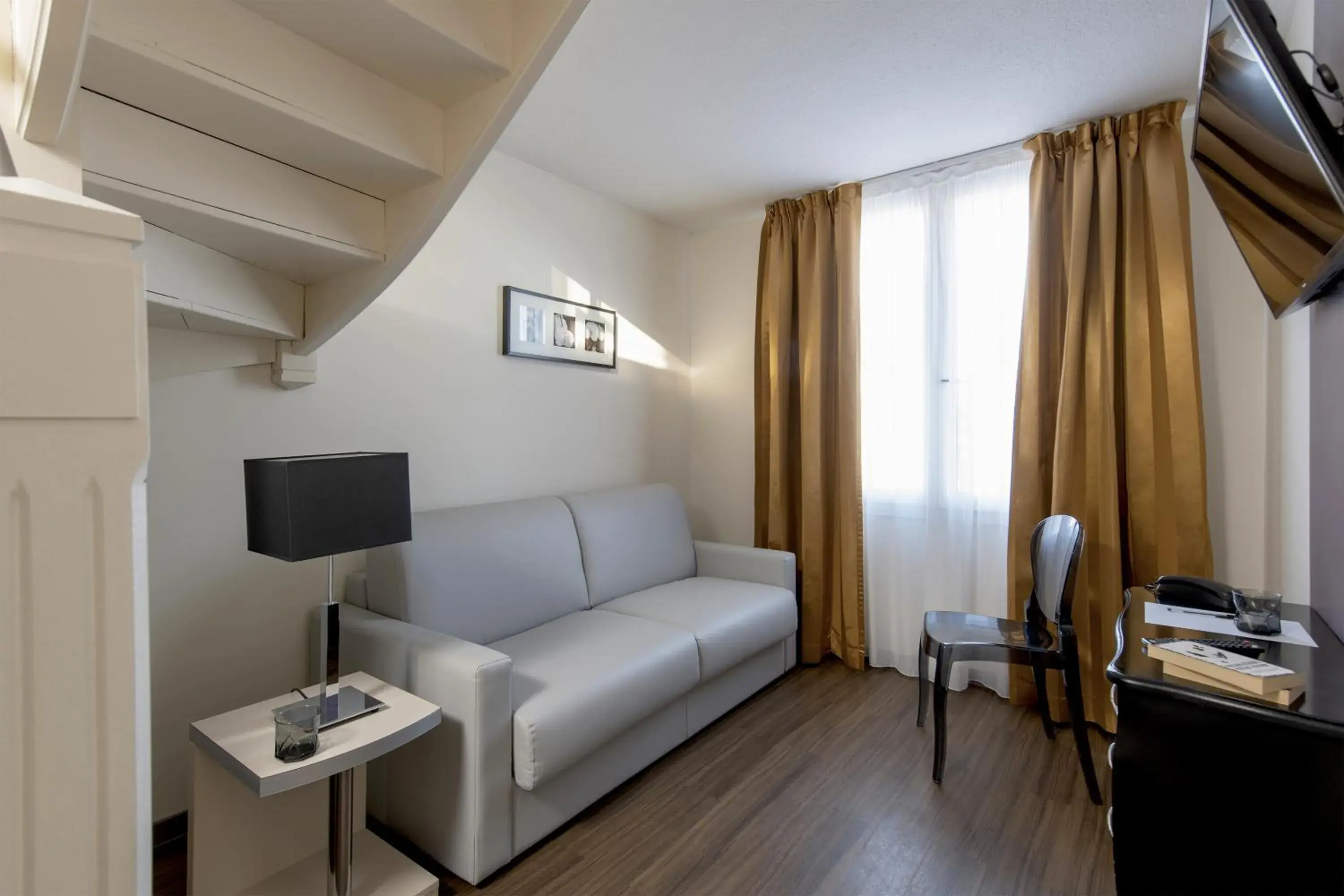 Living room in Hôtel Arles Plaza