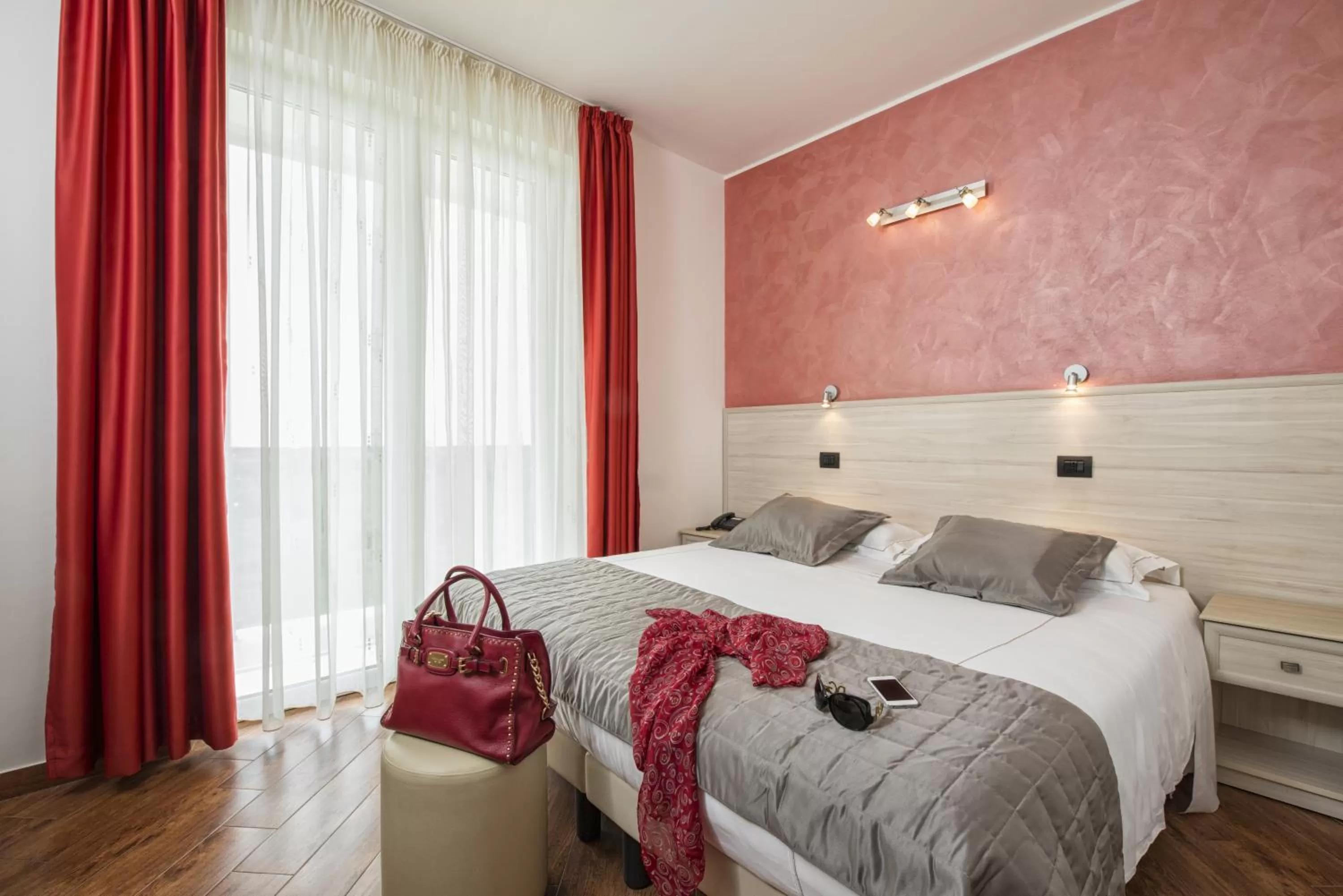 Photo of the whole room, Bed in Simon Hotel